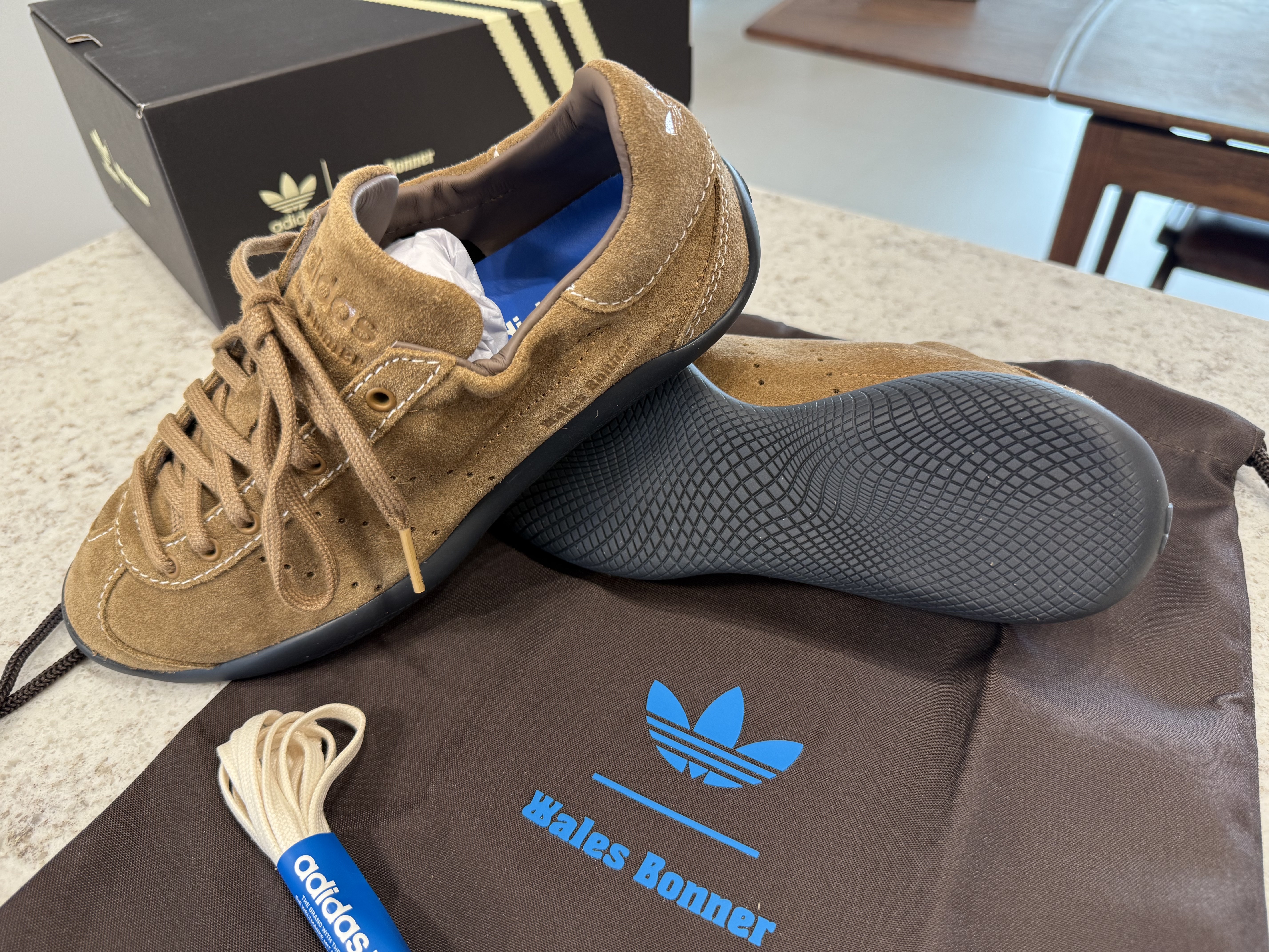 Adidas x Wales Bonner Karintha Suede Supplier Color Earth Strata Wonder 착용 스타일 - 4