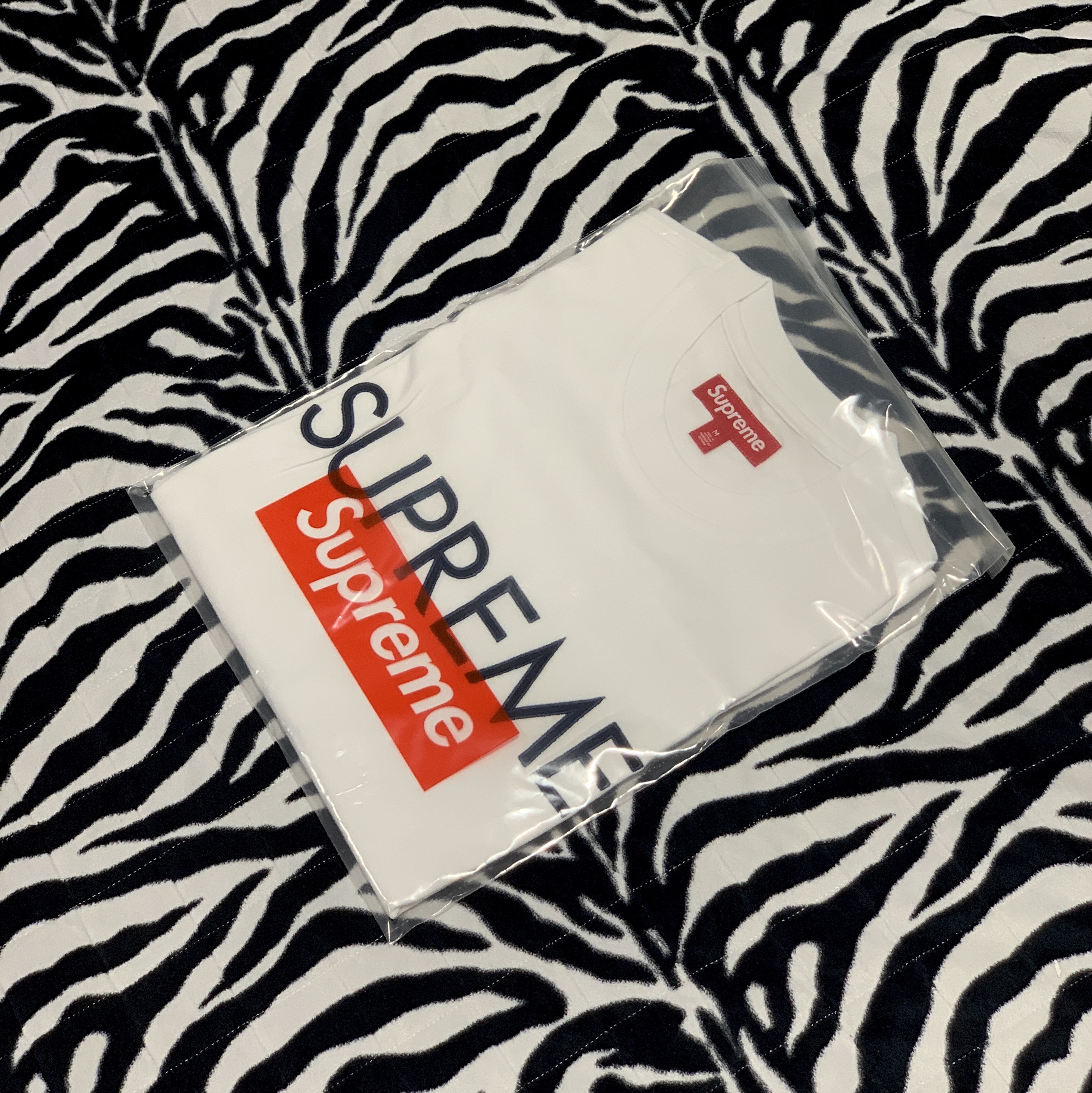 Supreme Capital S/S Top White - 25SS 착용 스타일