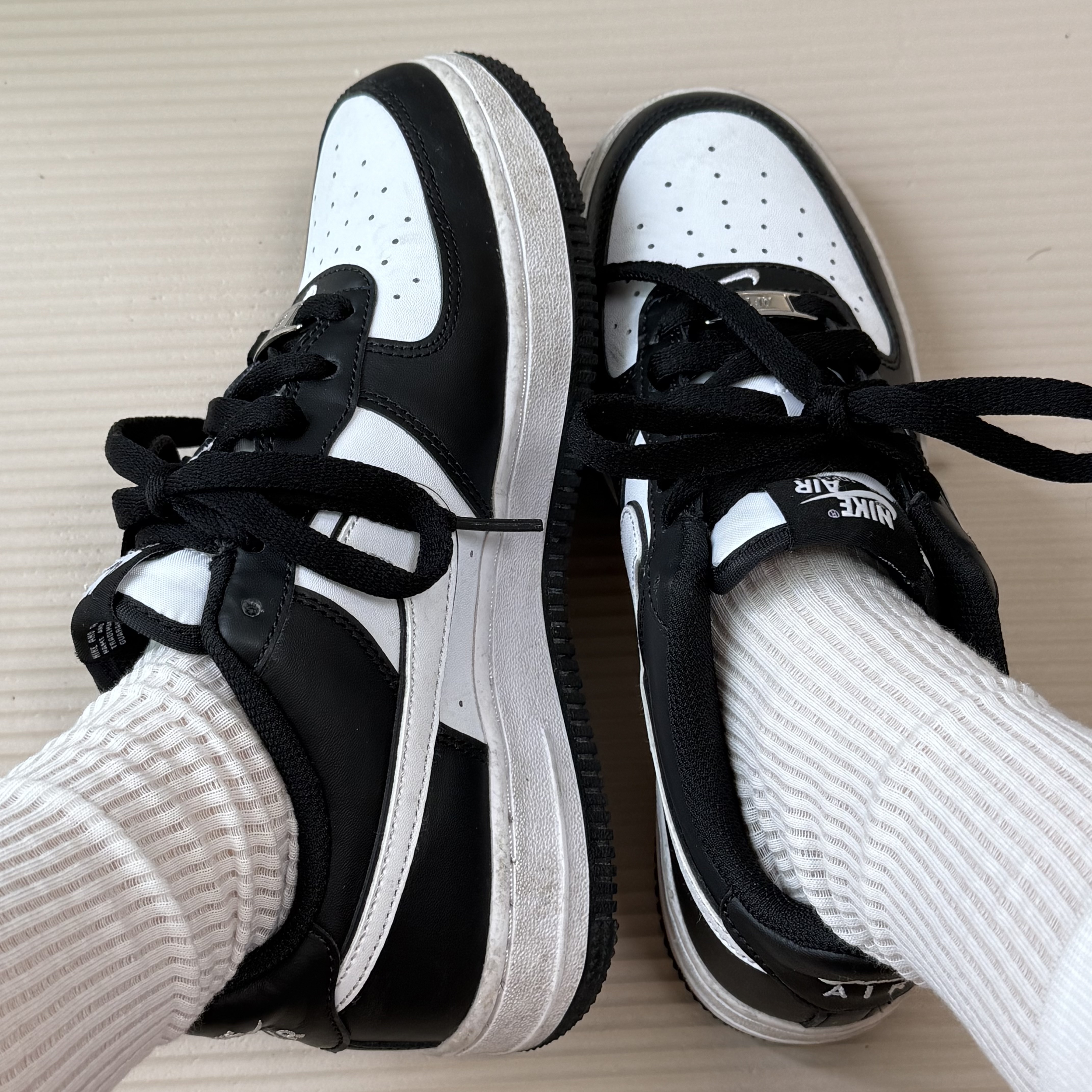 Nike Air Force 1 '07 Black White 착용 스타일 - 3