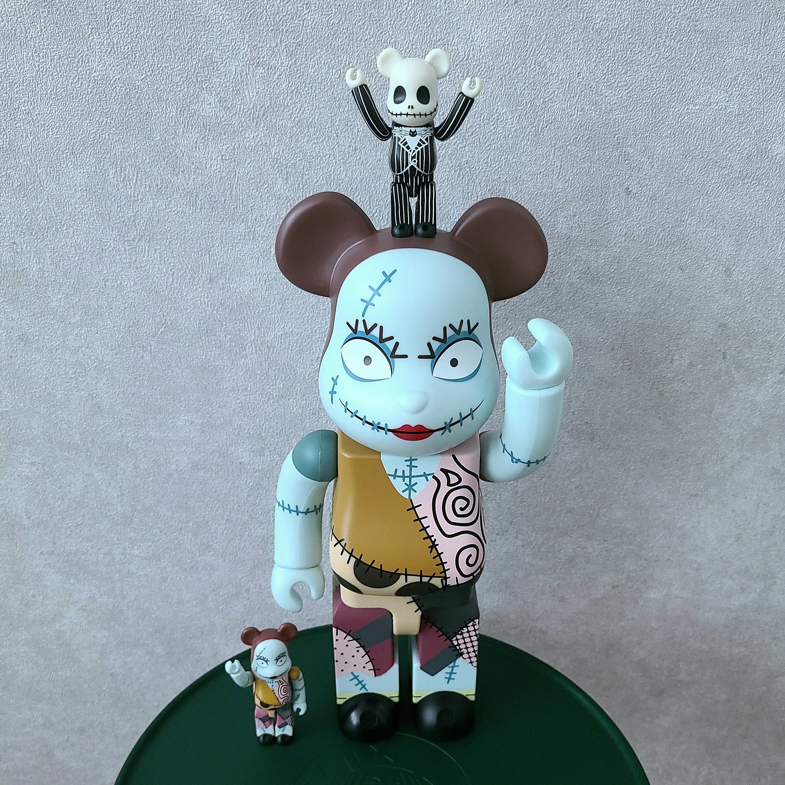Starbucks x Helinox Side Table Green, Bearbrick Sally 400% 착용 스타일 - 2