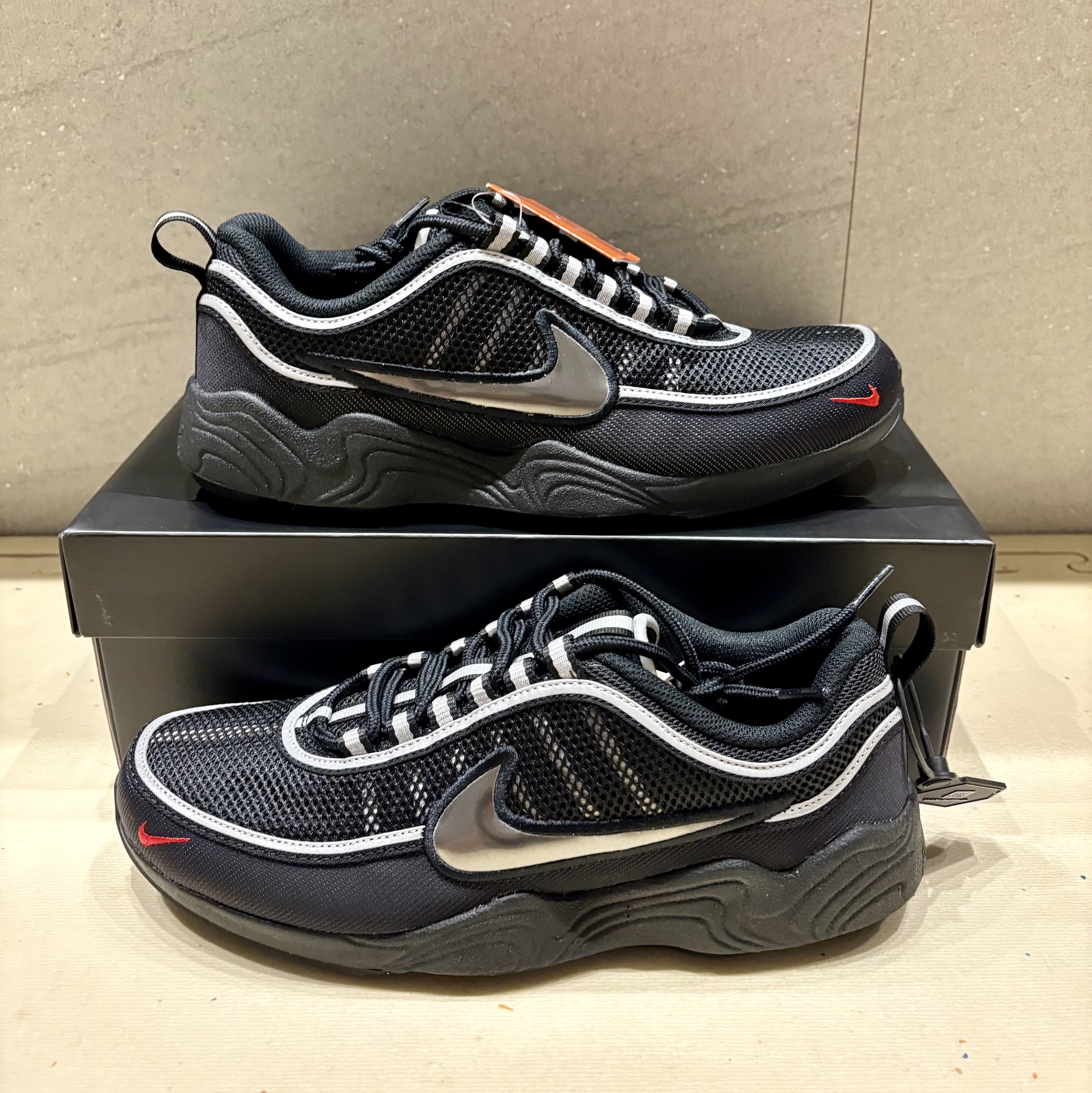 Nike Air Zoom Spiridon Black and Sport Red 착용 스타일