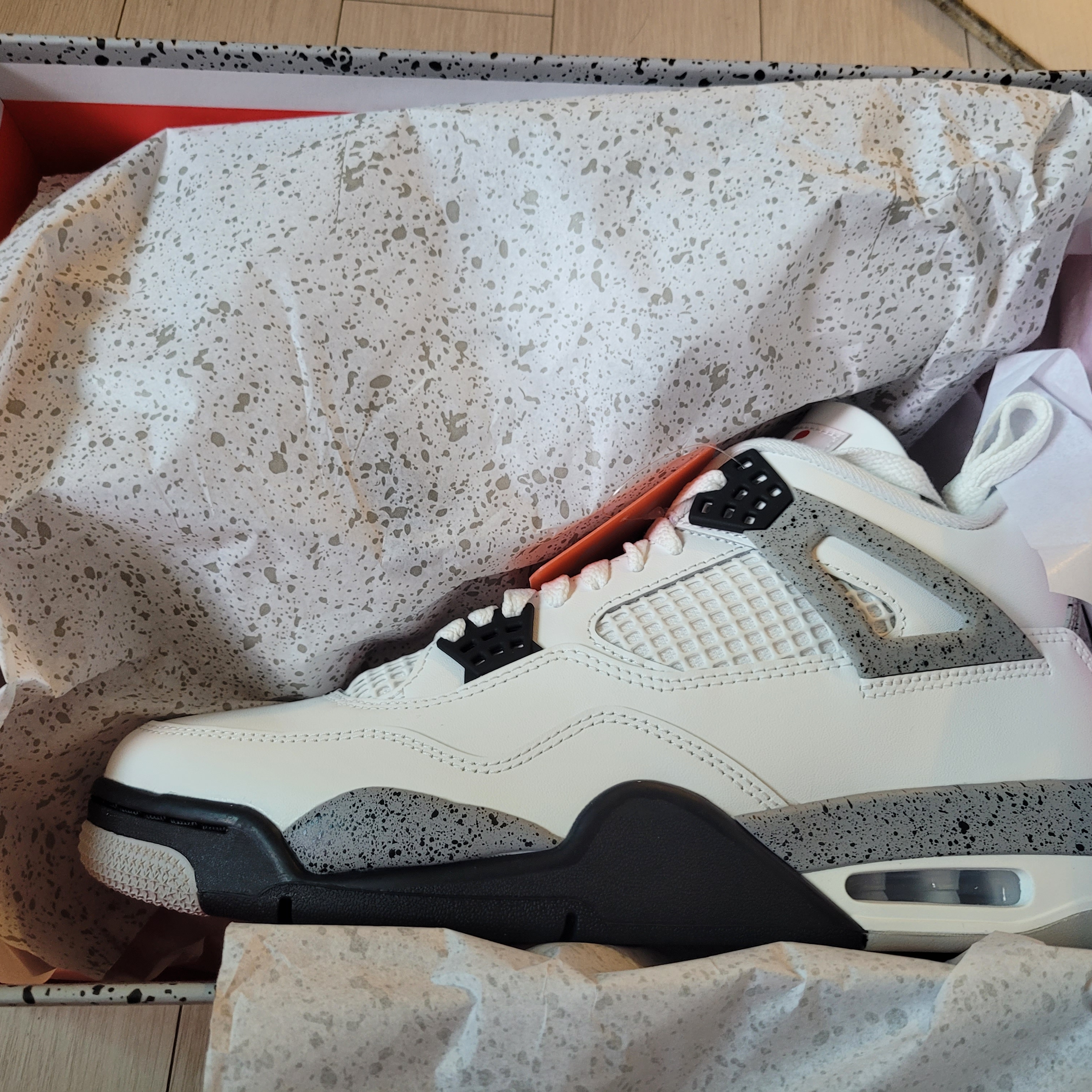 Jordan 4 Retro OG White Cement 2025 착용 스타일 - 4
