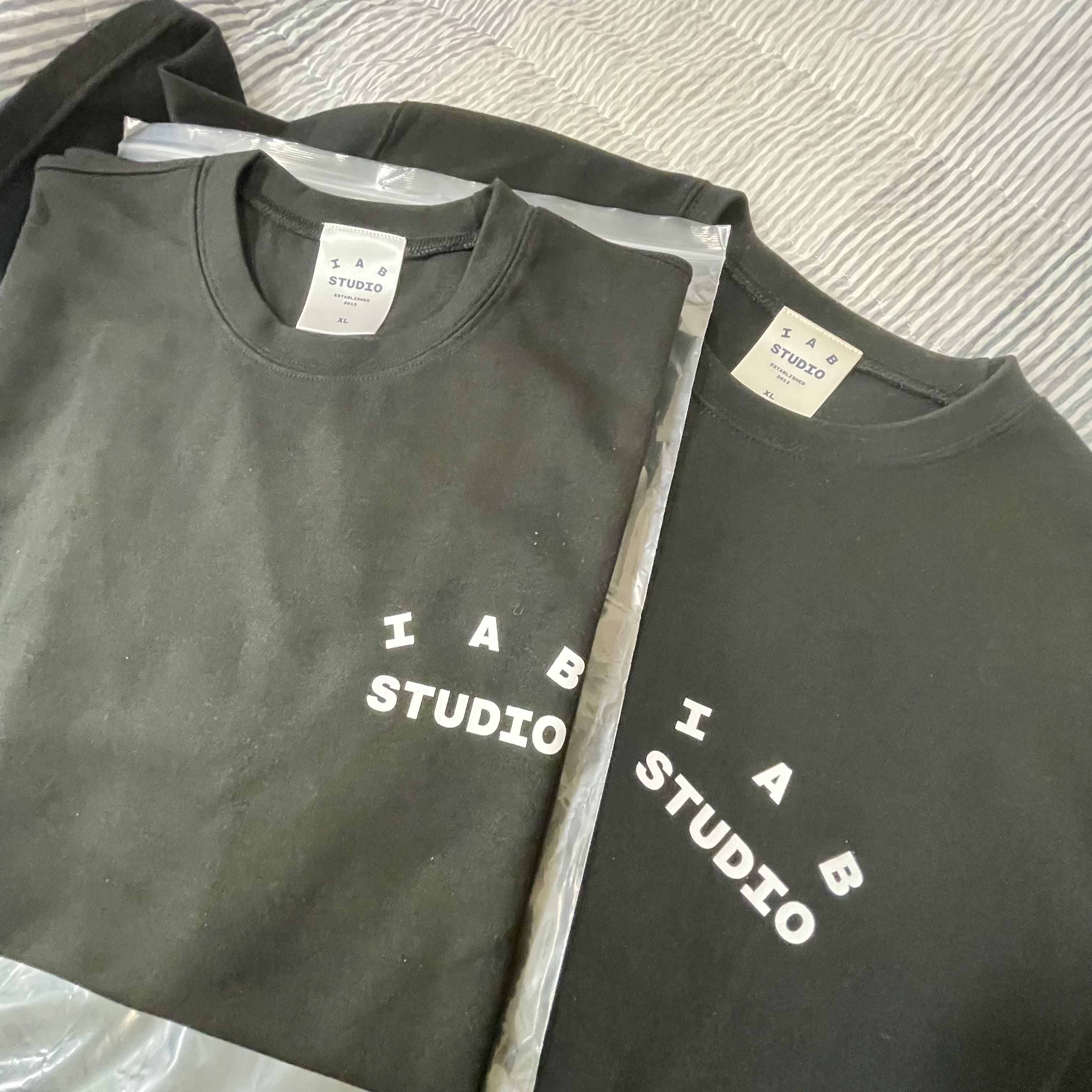 IAB Studio Basic T-Shirt Black White, IAB Studio 10th Anniversary T-Shirt Black 착용 스타일
