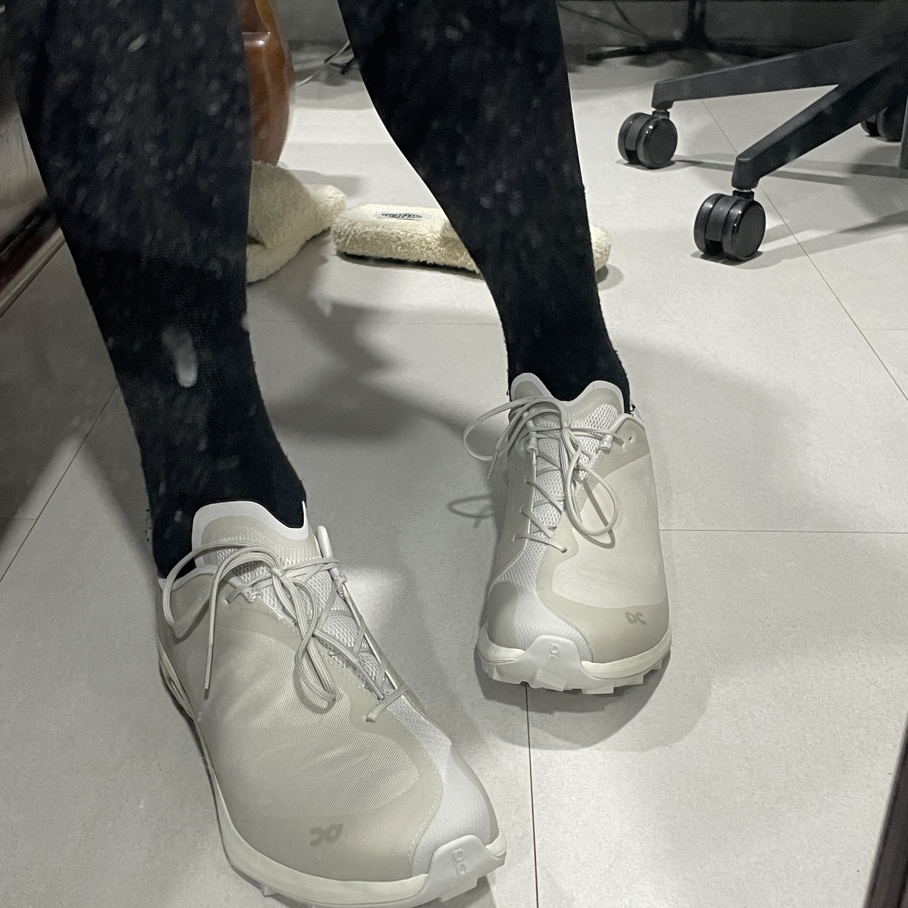 On Running x Post Archive Faction (Paf) Cloudventure Peak Ice Moon 착용 스타일 - 2