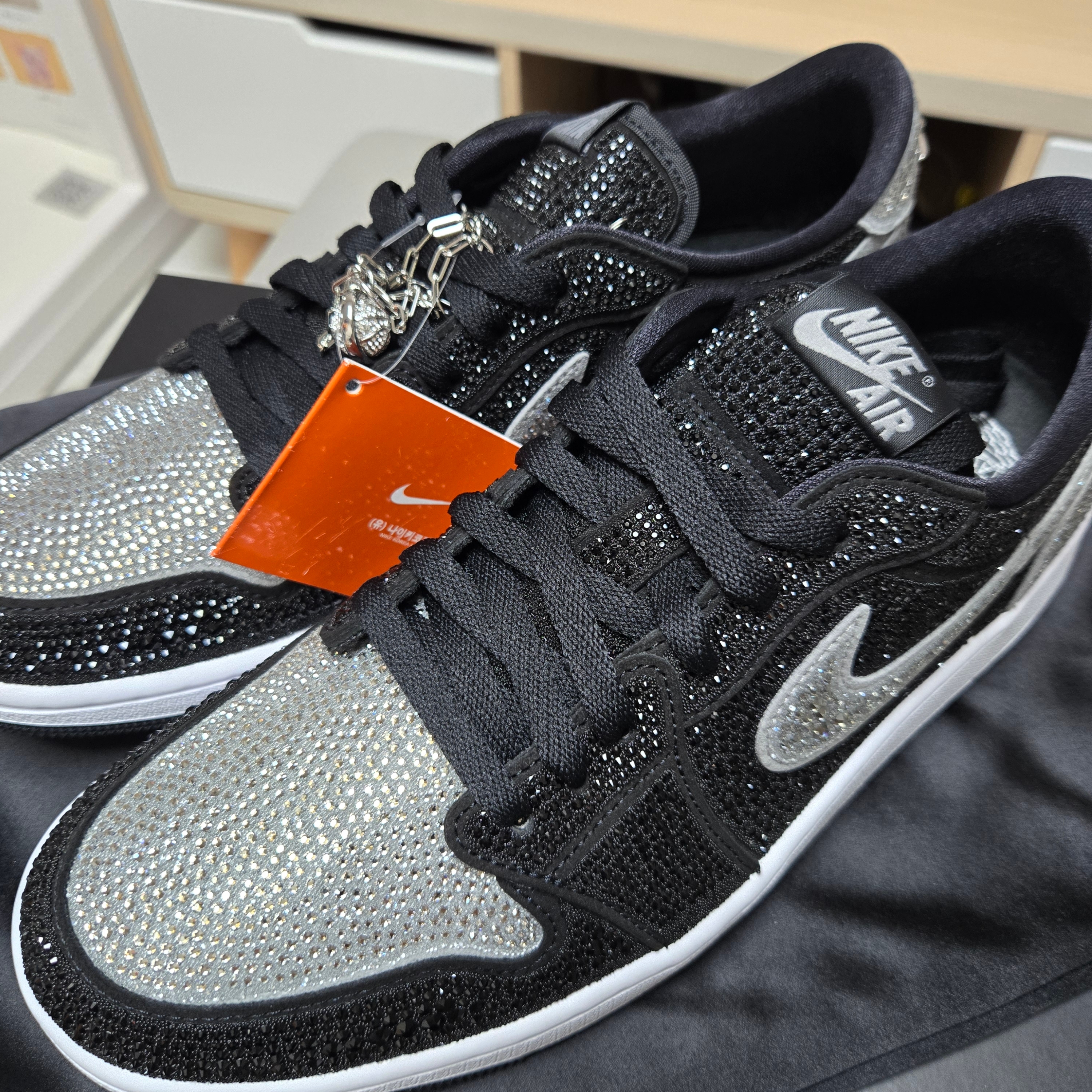 (W) Jordan 1 x Swarovski Low OG Crystal 착용 스타일