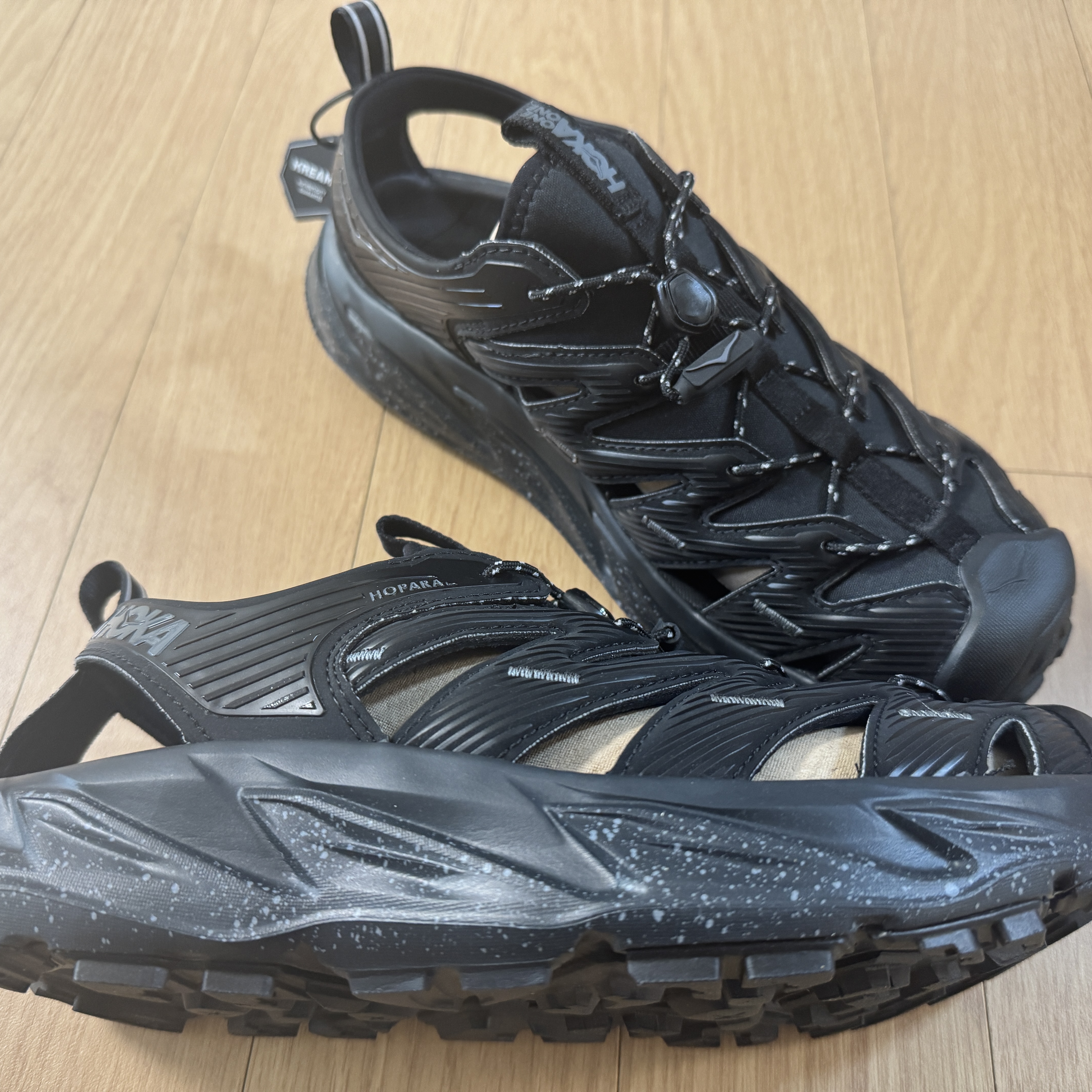 Hoka Hopara Black Castle Rock 착용 스타일 - 3