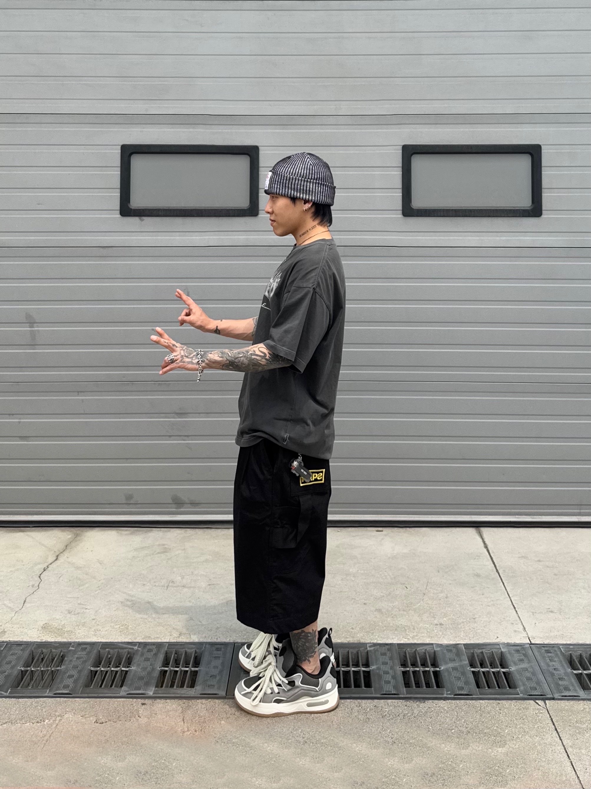 DEFGARMENTS Label Point Rib Beanie Black 착용 스타일 - 4