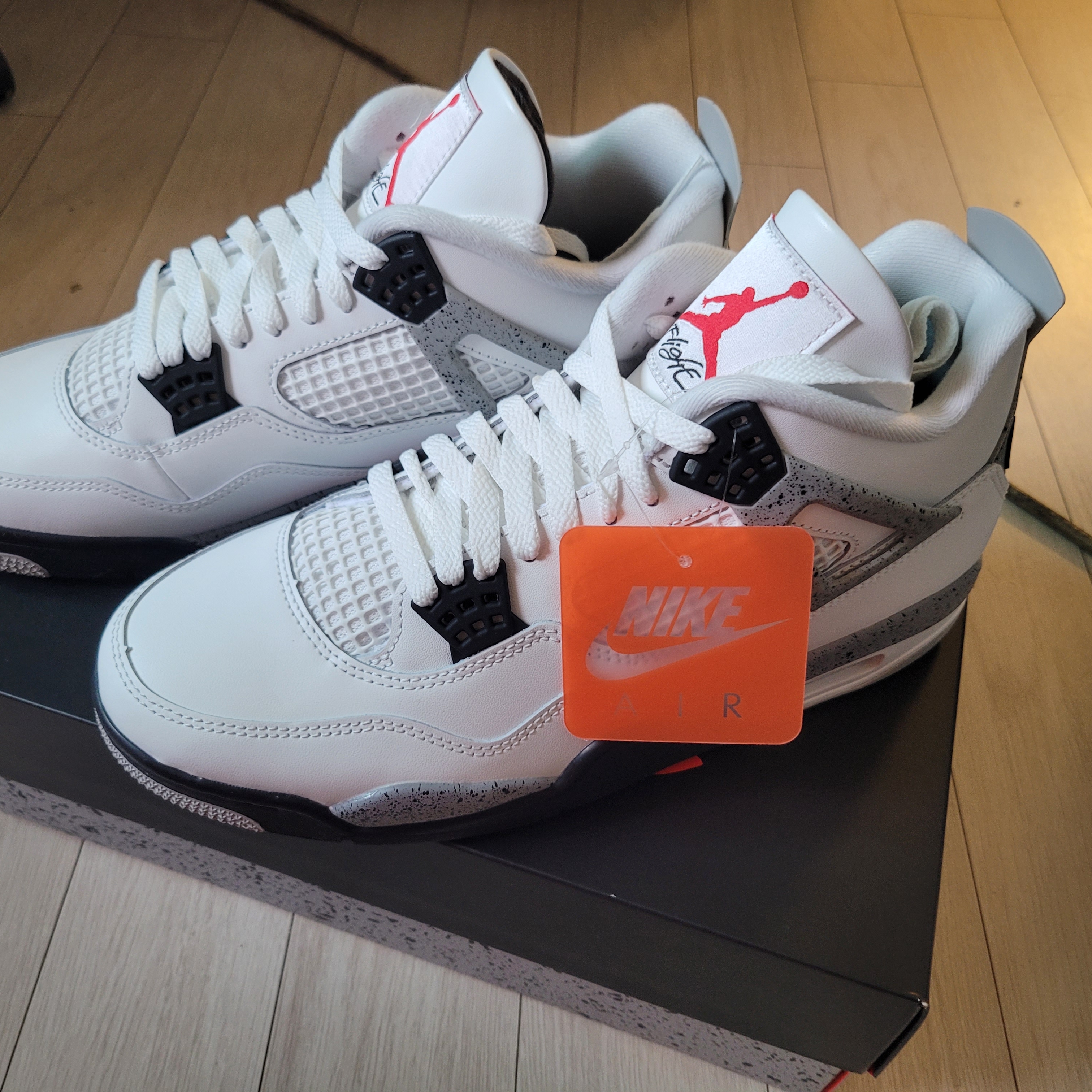 Jordan 4 Retro OG White Cement 2025 착용 스타일 - 5