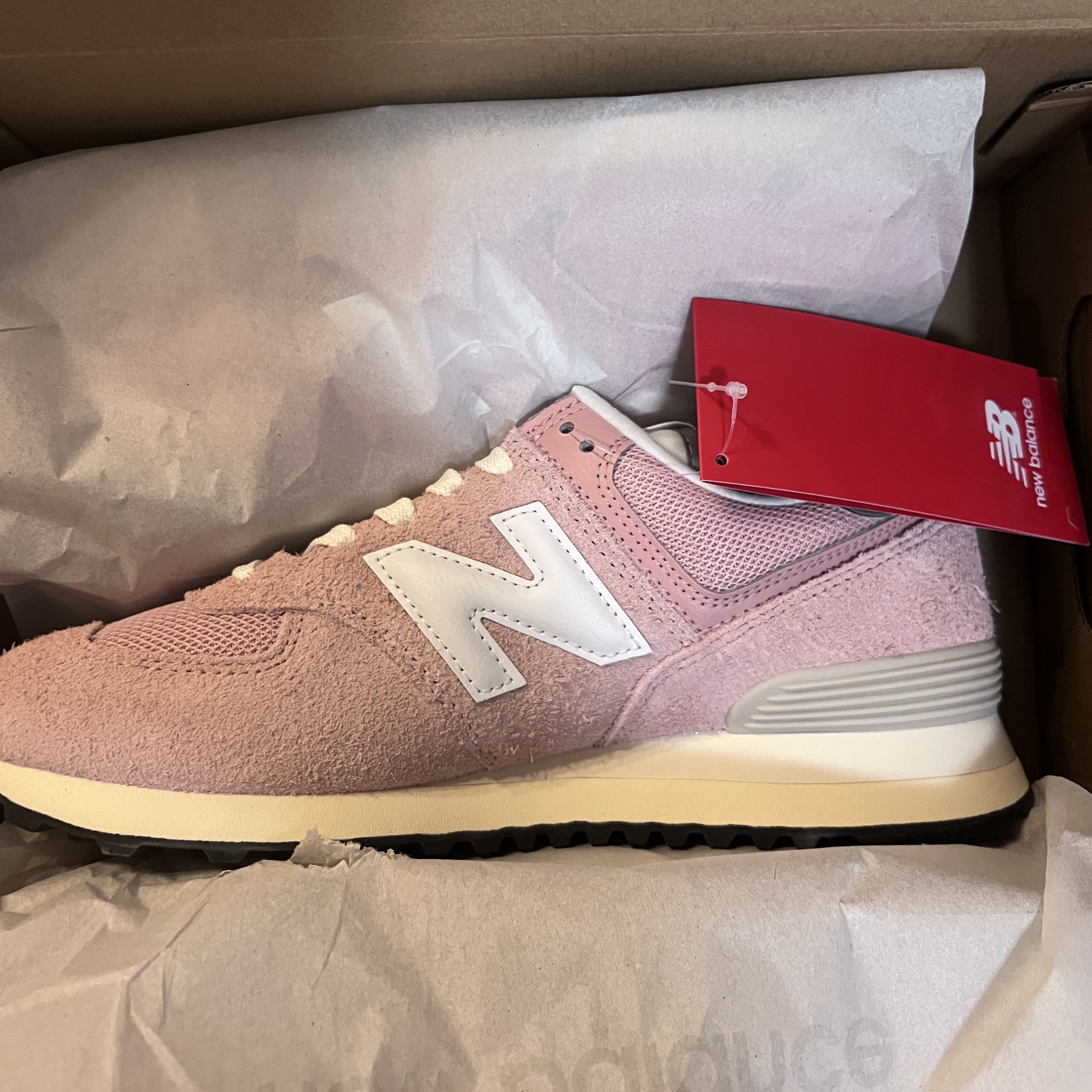 New Balance 574 Heritage Mellow Pink 착용 스타일