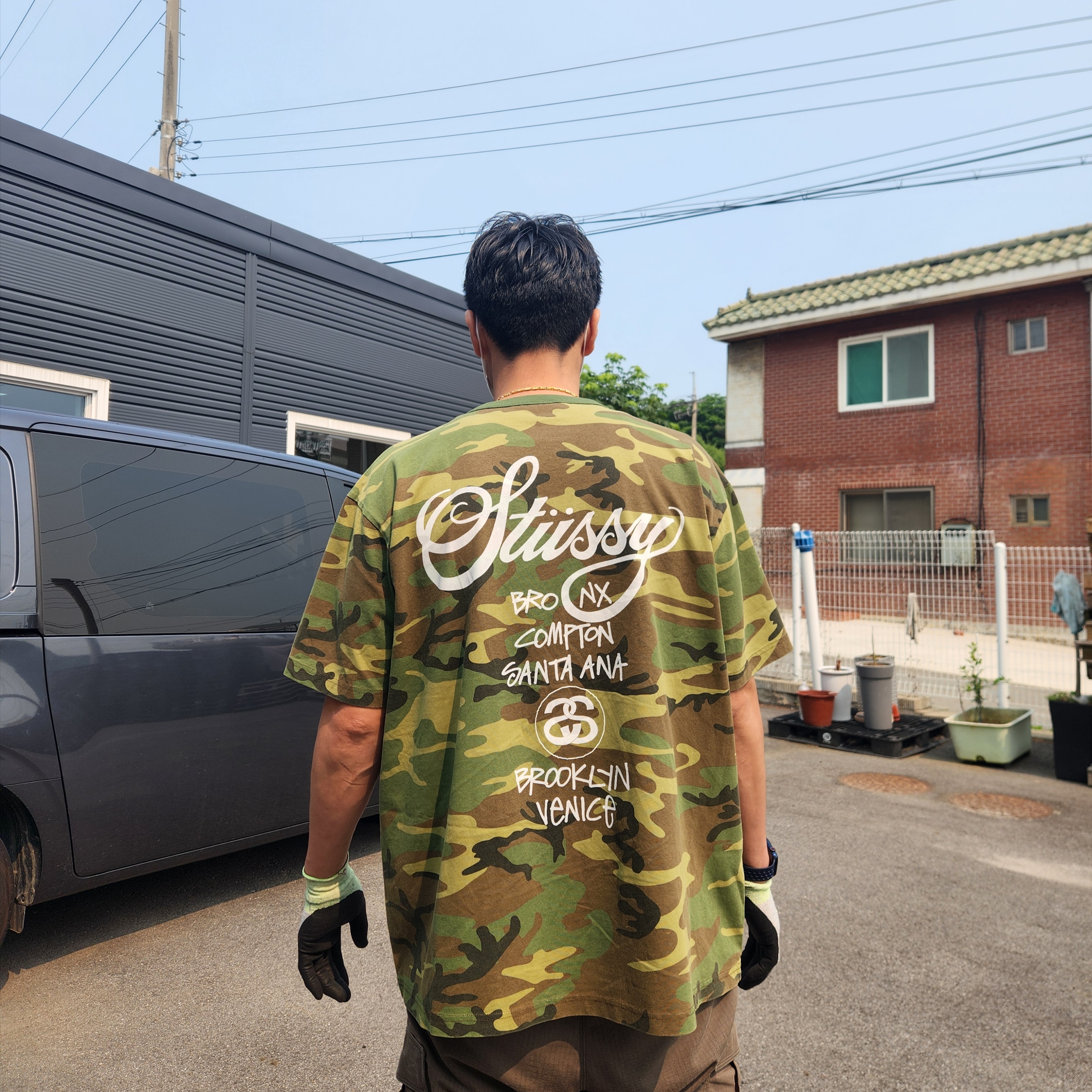 Stussy World Tour T-Shirts Camo 2025 착용 스타일 - 3