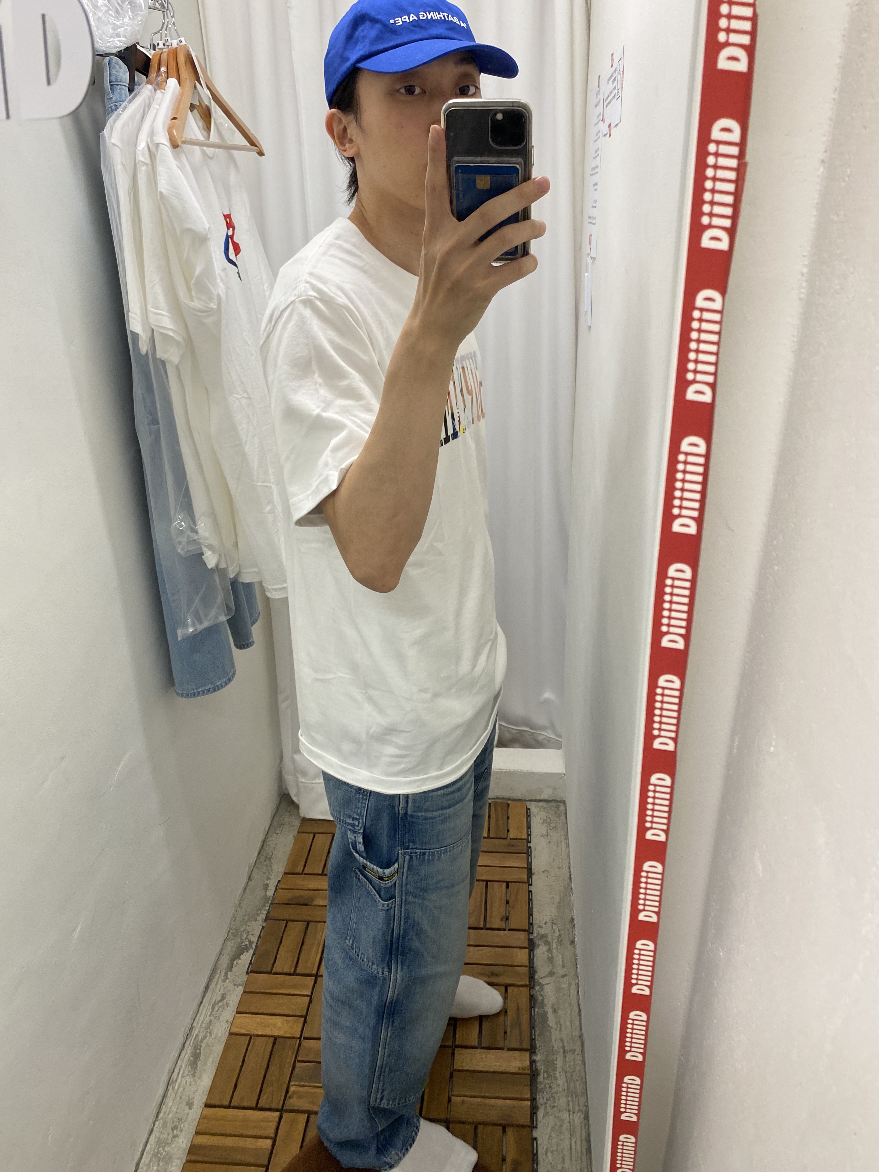 Supreme Worn Double Knee Painter Pants Denim - 25SS, Supreme Business T-Shirt White - 23SS 착용 스타일 - 3
