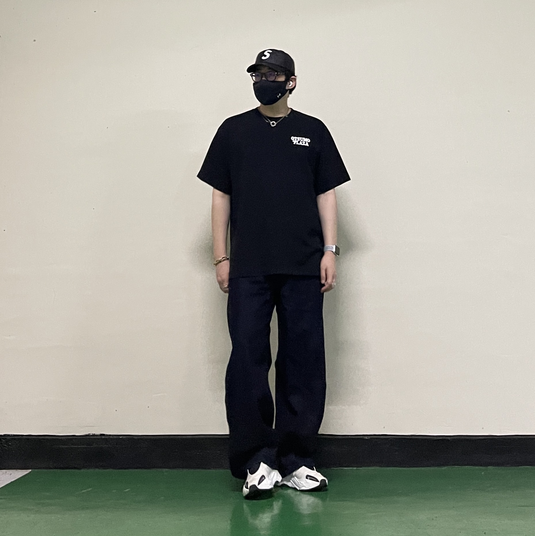 Adidas Yeezy Boost 700 MNVN Analog, Verdy Otsumo Plaza T-Shirt Black - Otsumo Plaza Exclusive 착용 스타일 - 1