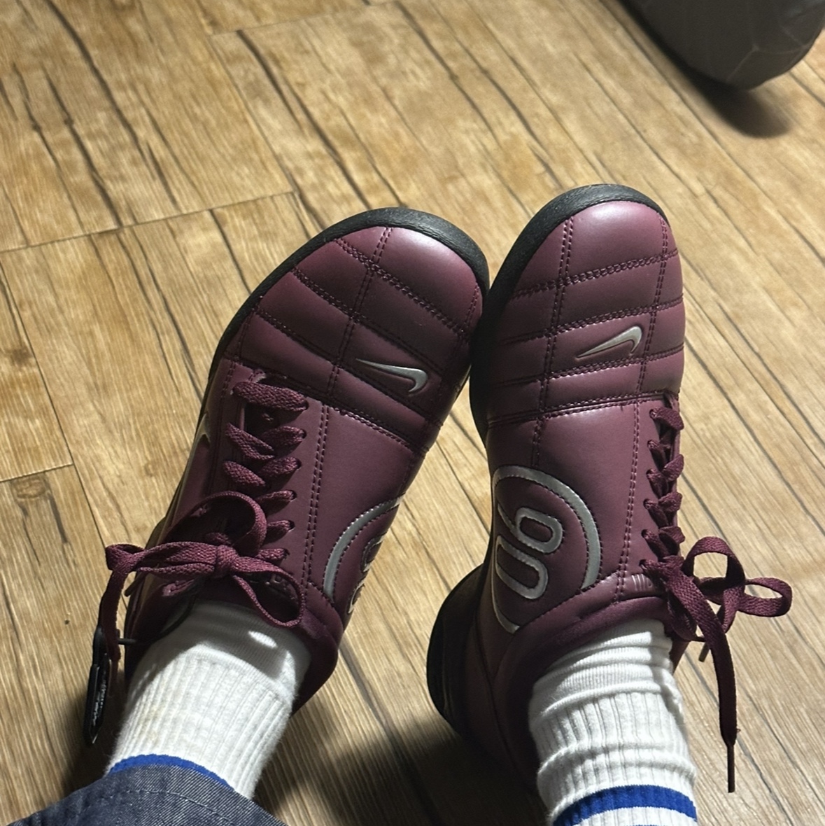 Nike Total 90 III SP Bordeaux and Metallic Silver 착용 스타일
