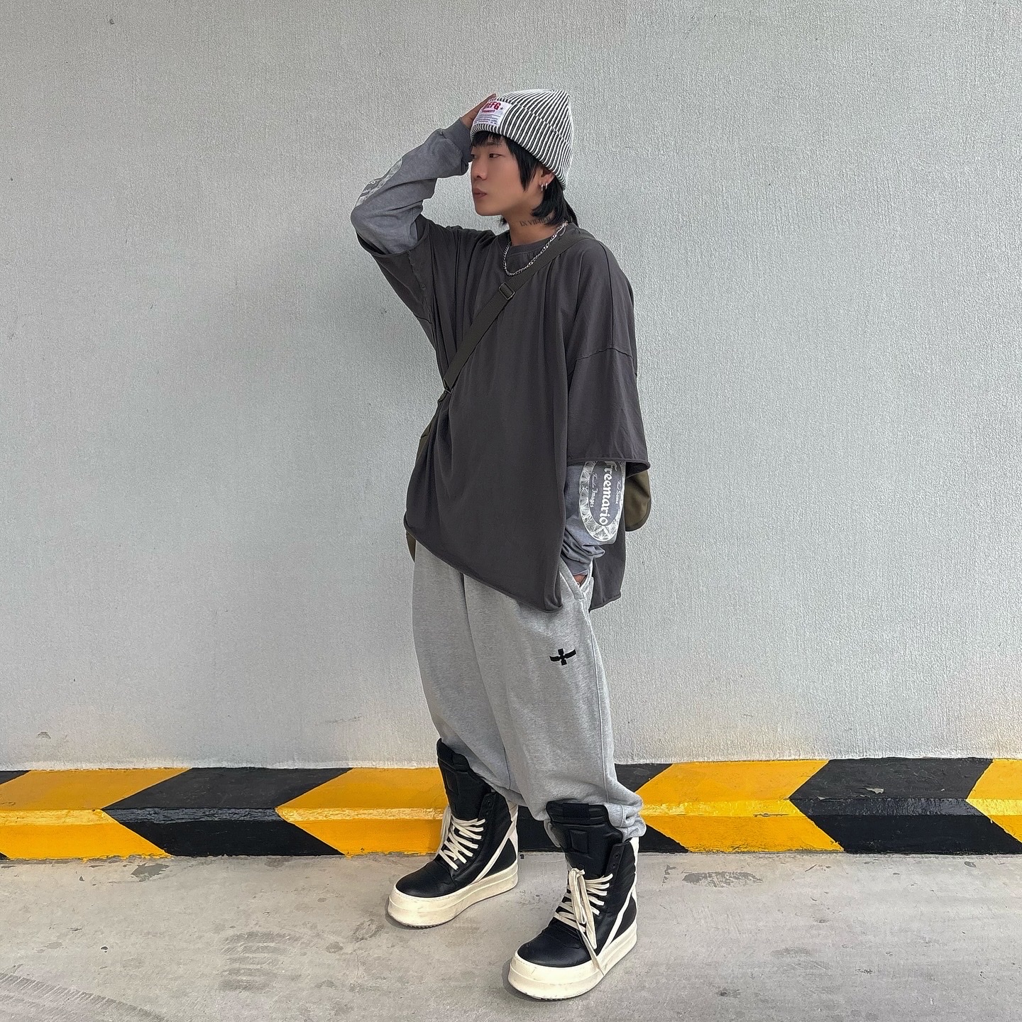 Rick Owens Mega Bumper Geobasket Black Milk, DEFGARMENTS Label Point Rib Beanie White 착용 스타일