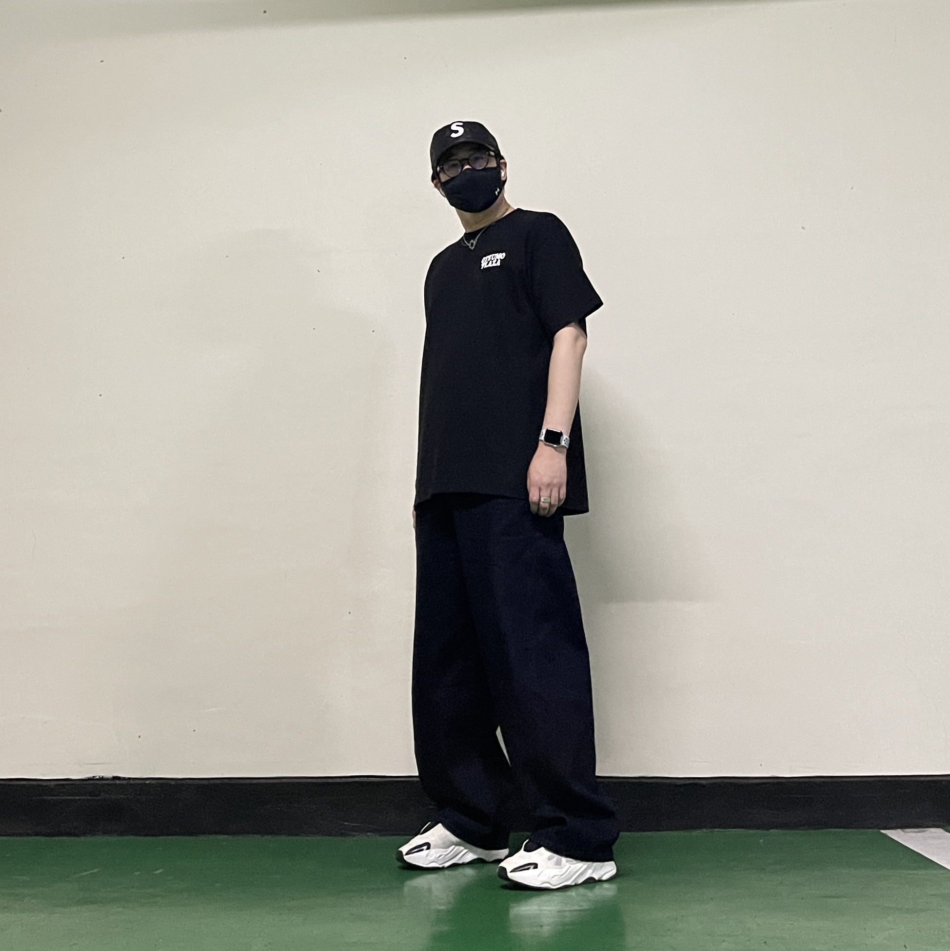 Adidas Yeezy Boost 700 MNVN Analog, Verdy Otsumo Plaza T-Shirt Black - Otsumo Plaza Exclusive 착용 스타일 - 2