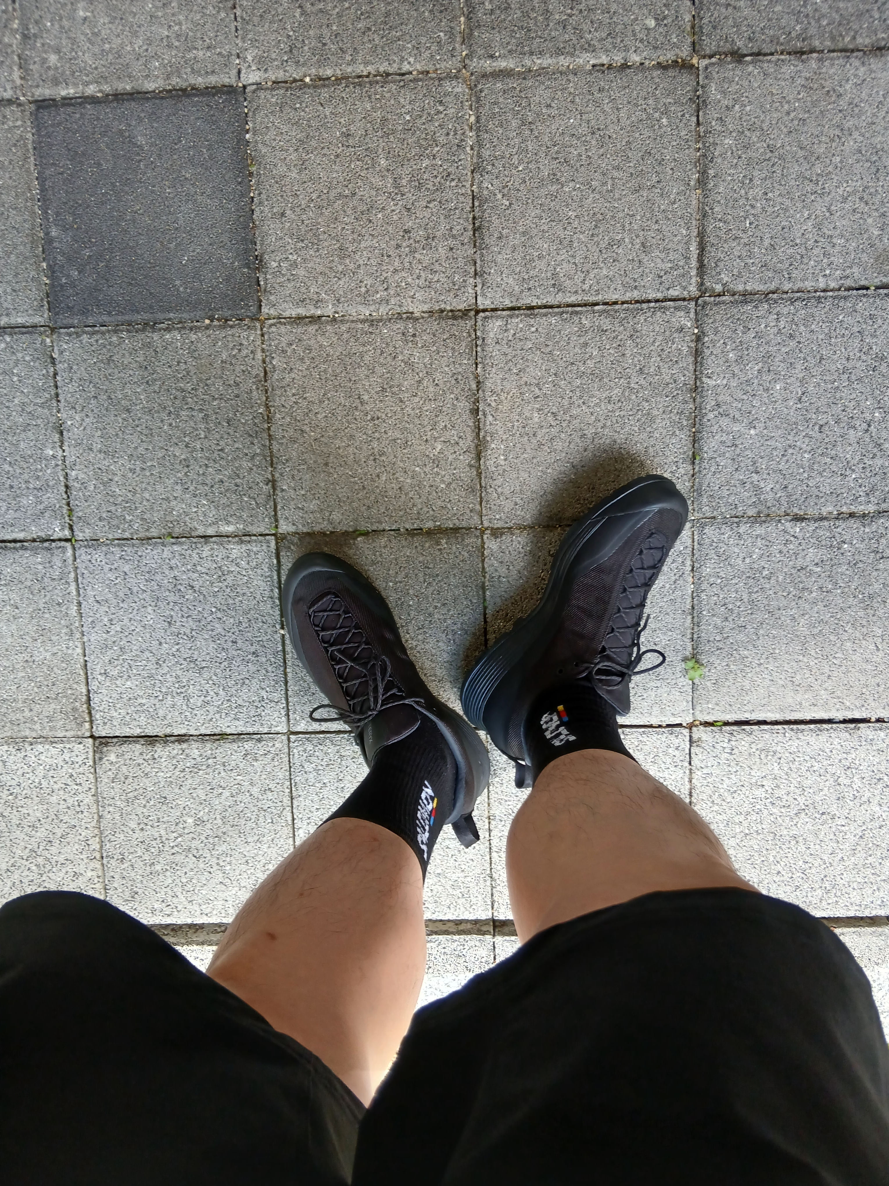 Arc'teryx Konseal FL 2 Black Carbon Copy, Arc'teryx Cronin Shorts 11 Inch Black 착용 스타일 - 1
