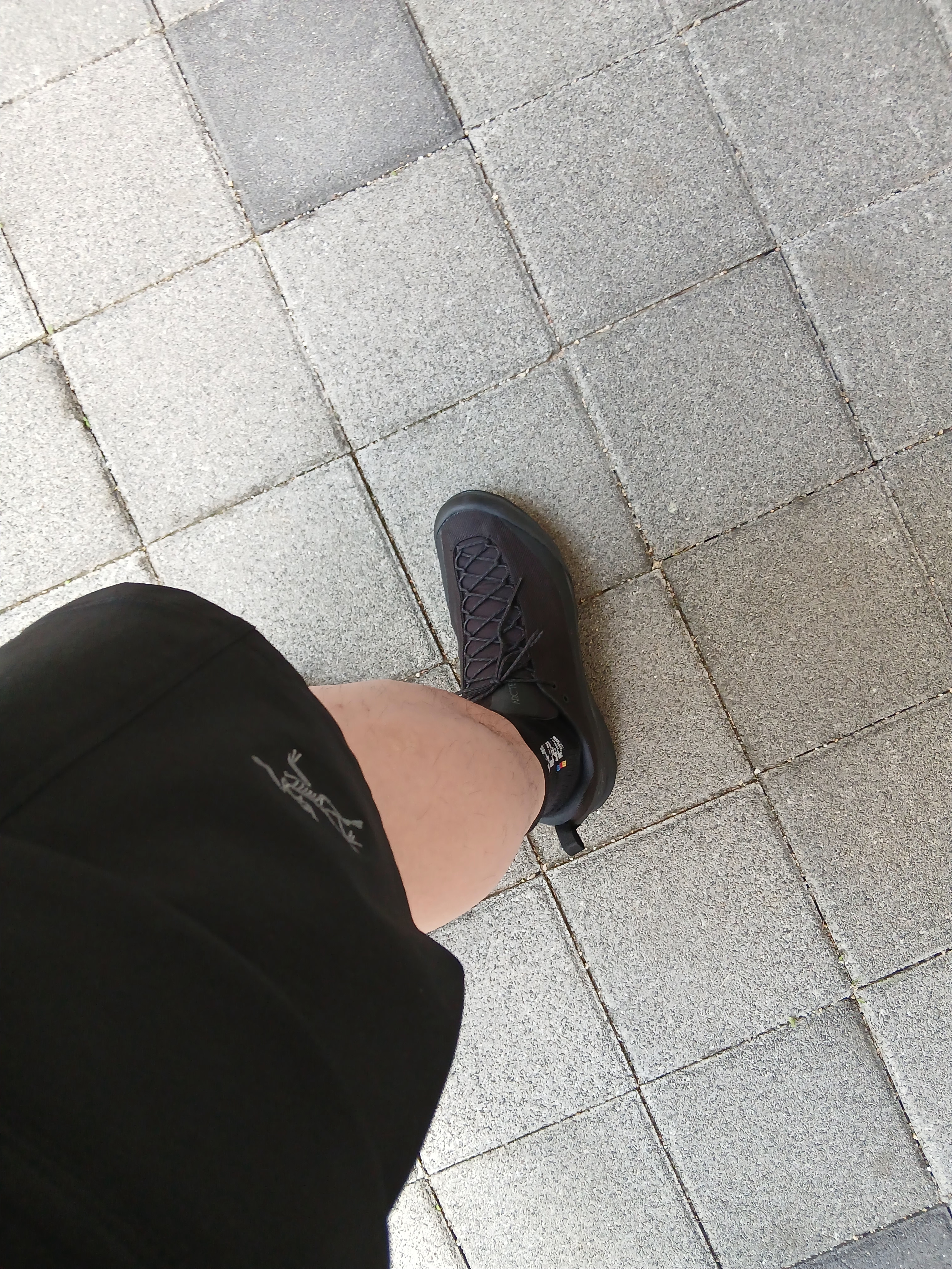 Arc'teryx Konseal FL 2 Black Carbon Copy, Arc'teryx Cronin Shorts 11 Inch Black 착용 스타일 - 2