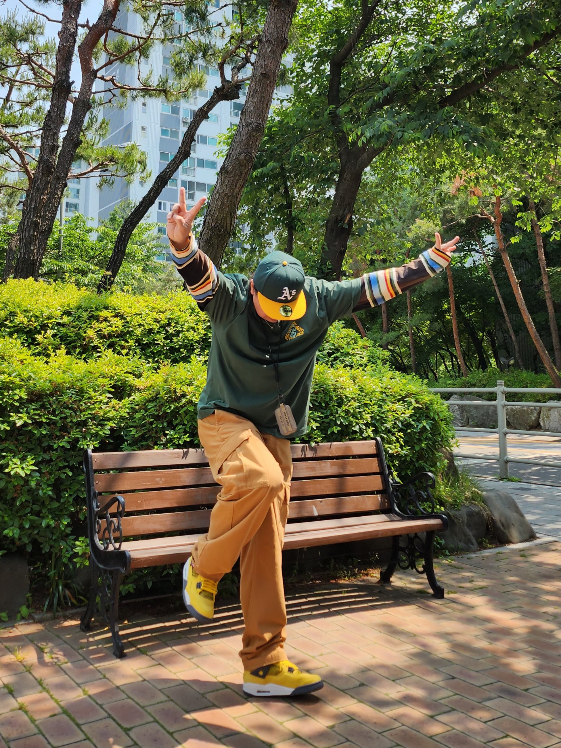 Palace P3 Skull T-Shirt Racey Green - 25SS, Human Made Military Card Case Beige 착용 스타일 - 5