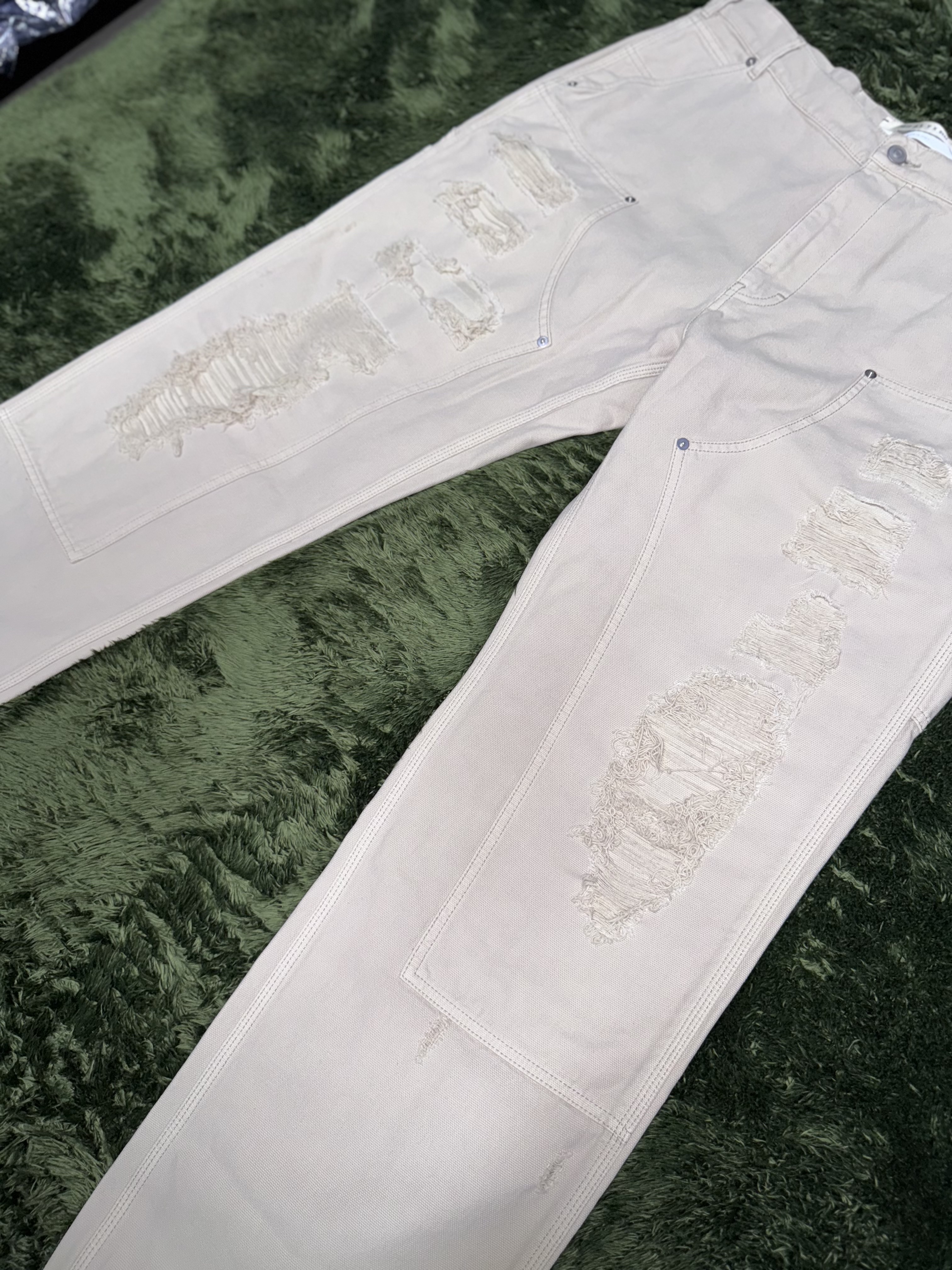 1017 Alyx 9SM Destroyed Carpenter Pants Off White 착용 스타일 - 6