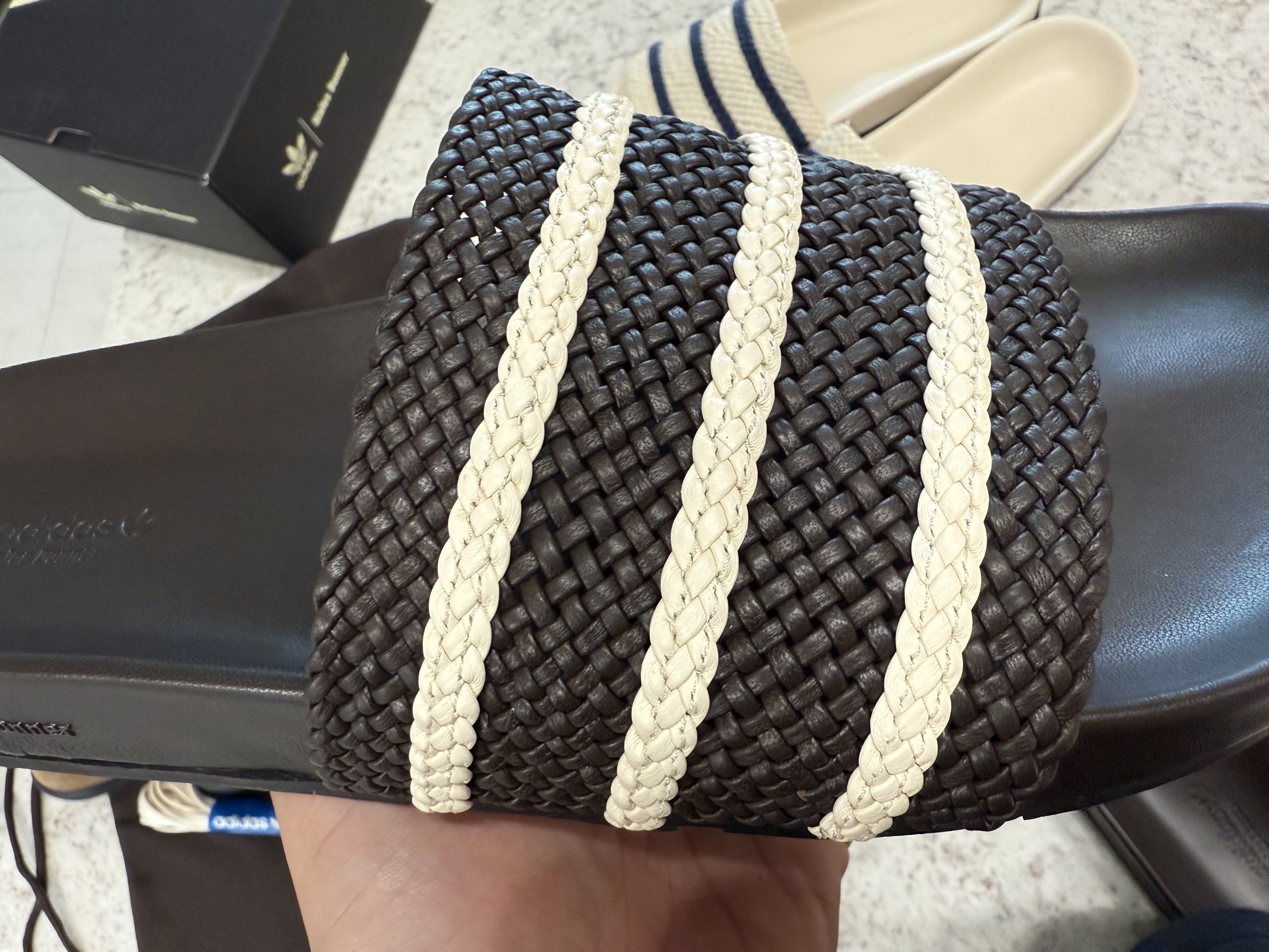 Adidas x Wales Bonner Adilette Dark Brown Wonder White, Adidas x Wales Bonner Adilette Wonder White Night Indigo 착용 스타일 - 6