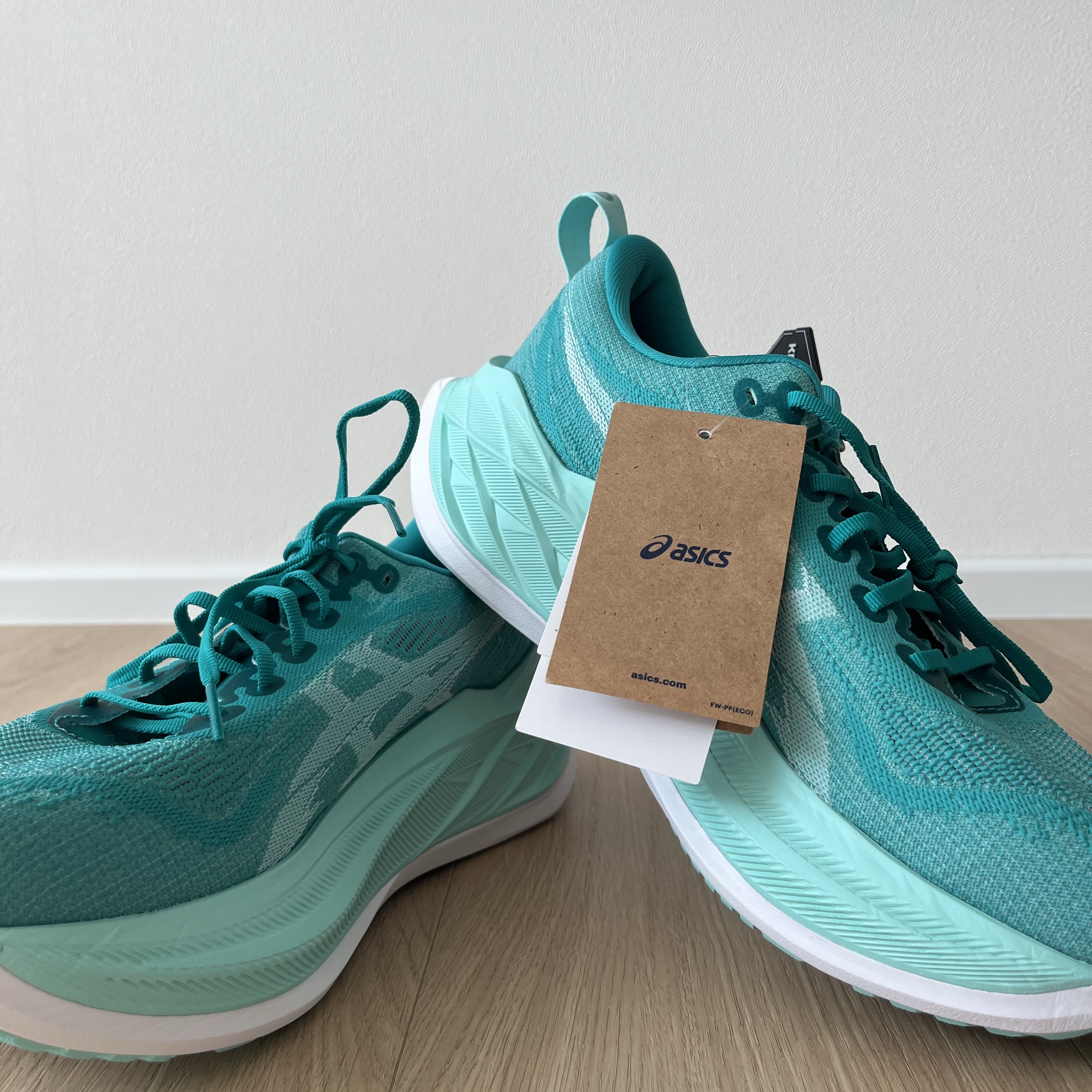 Asics Superblast 2 Wave Teal Illuminate Mint 착용 스타일