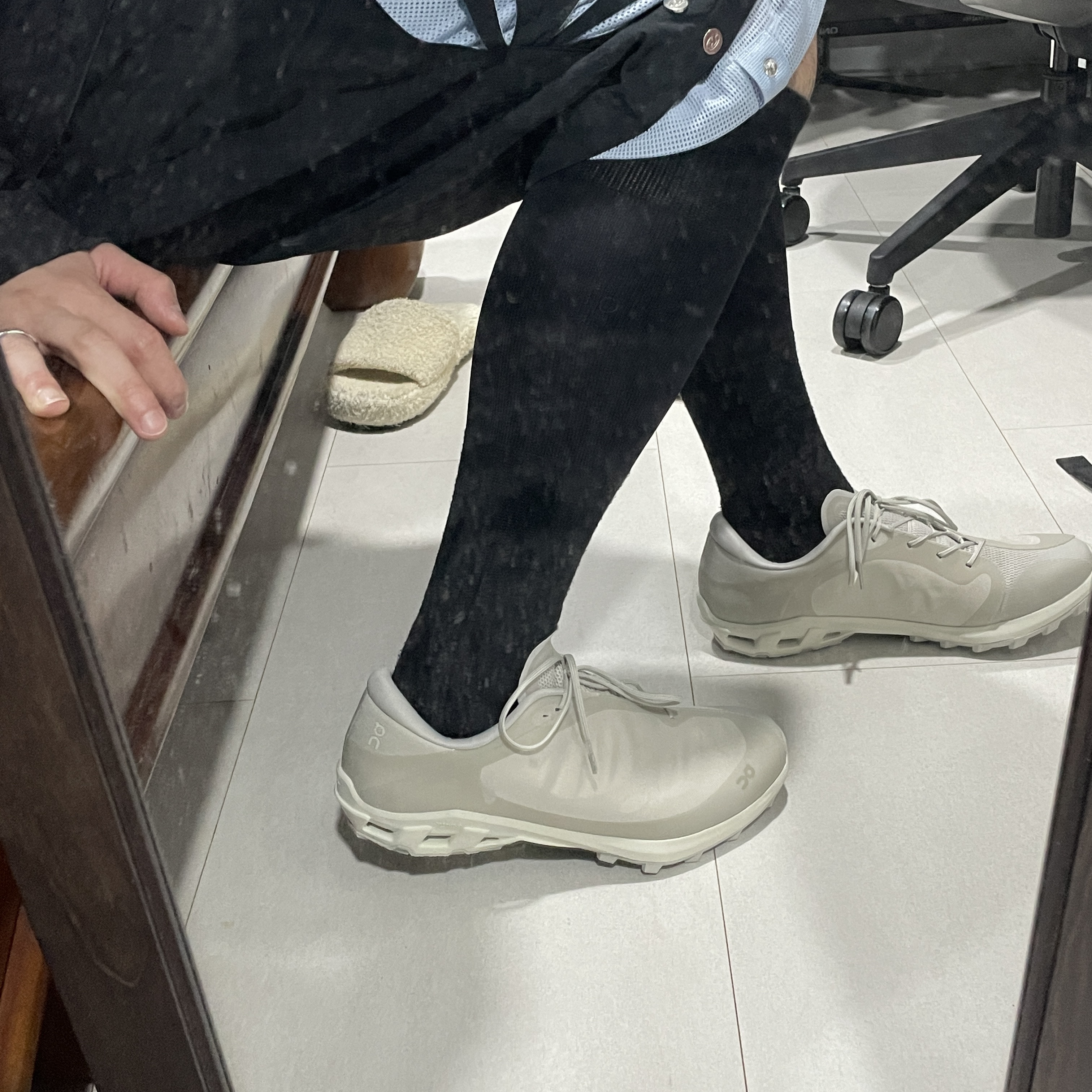 On Running x Post Archive Faction (Paf) Cloudventure Peak Ice Moon 착용 스타일 - 1