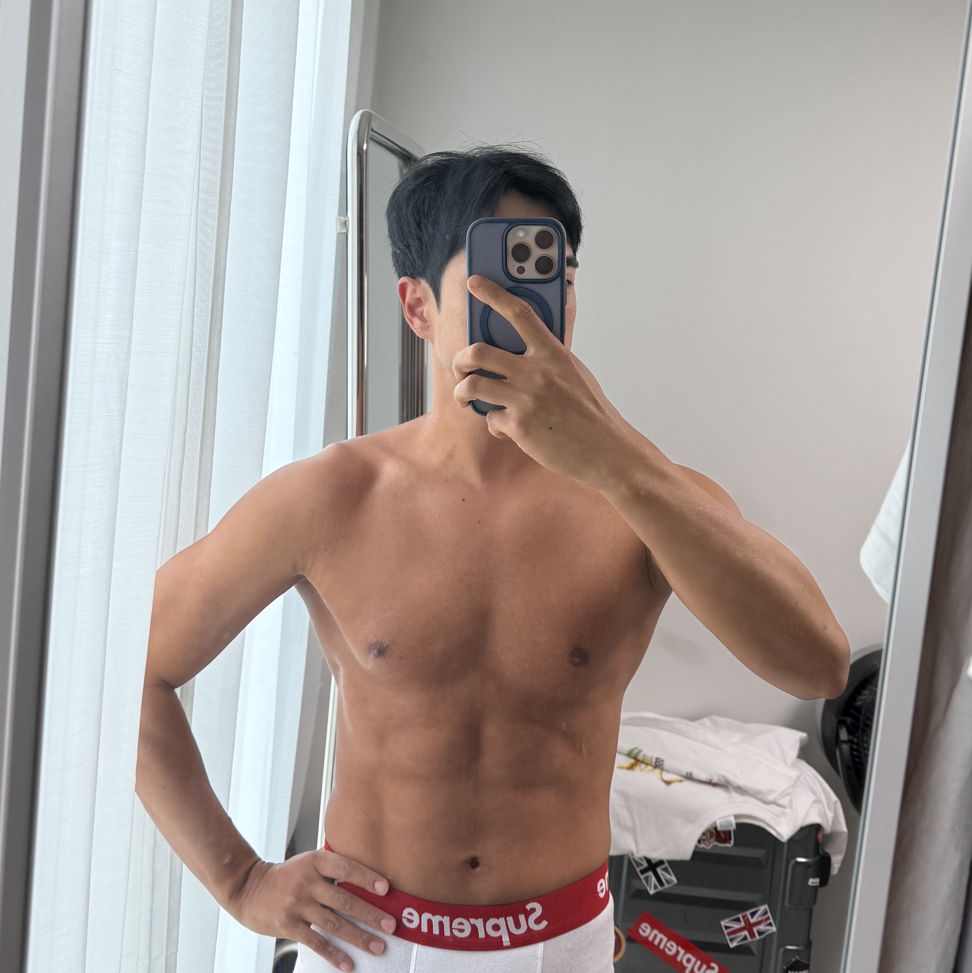Supreme Hanes Boxer Briefs White (4 Pack) 착용 스타일