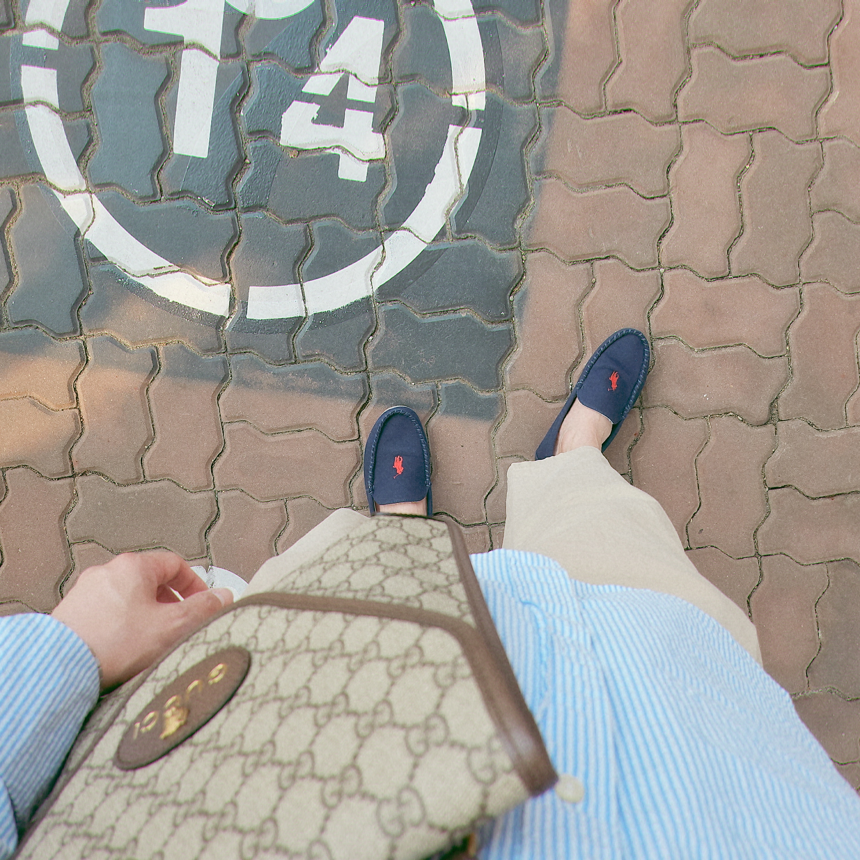 Gucci Neo Vintage GG Medium Messenger Beige Ebony, Polo Ralph Lauren Custom Fit Striped Oxford Shirt Blue White Multi 착용 스타일