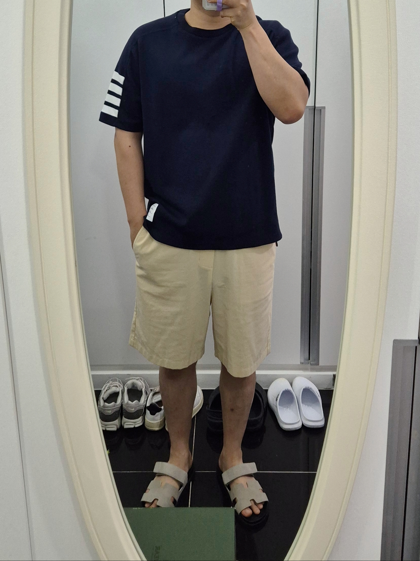AMI Alexandre Mattiussi Cotton Shorts Sage, Thom Browne Cotton 4-Bar Short Sleeve Striped T-Shirt Navy 착용 스타일