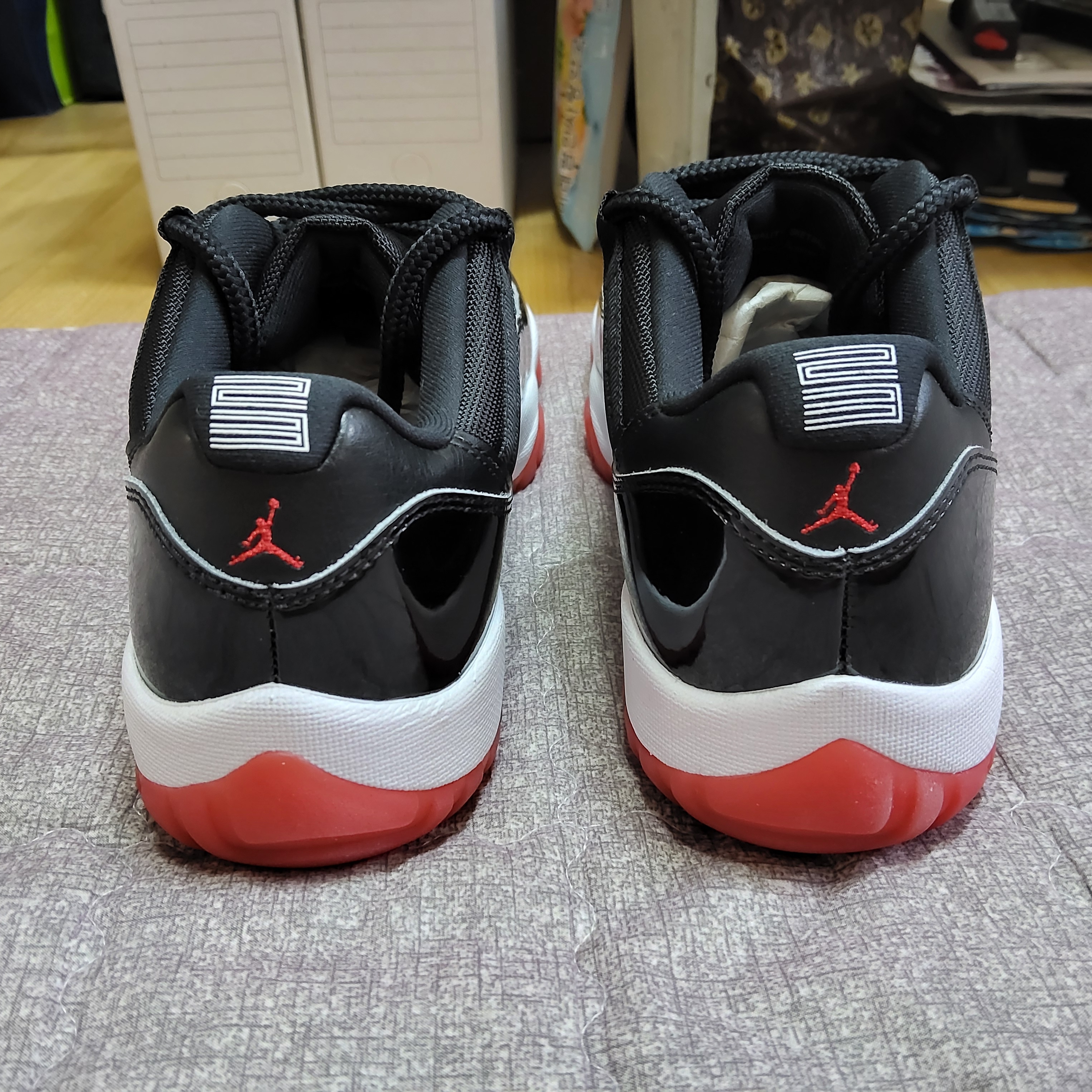 Jordan 11 Retro Low Bred 2025 착용 스타일 - 4