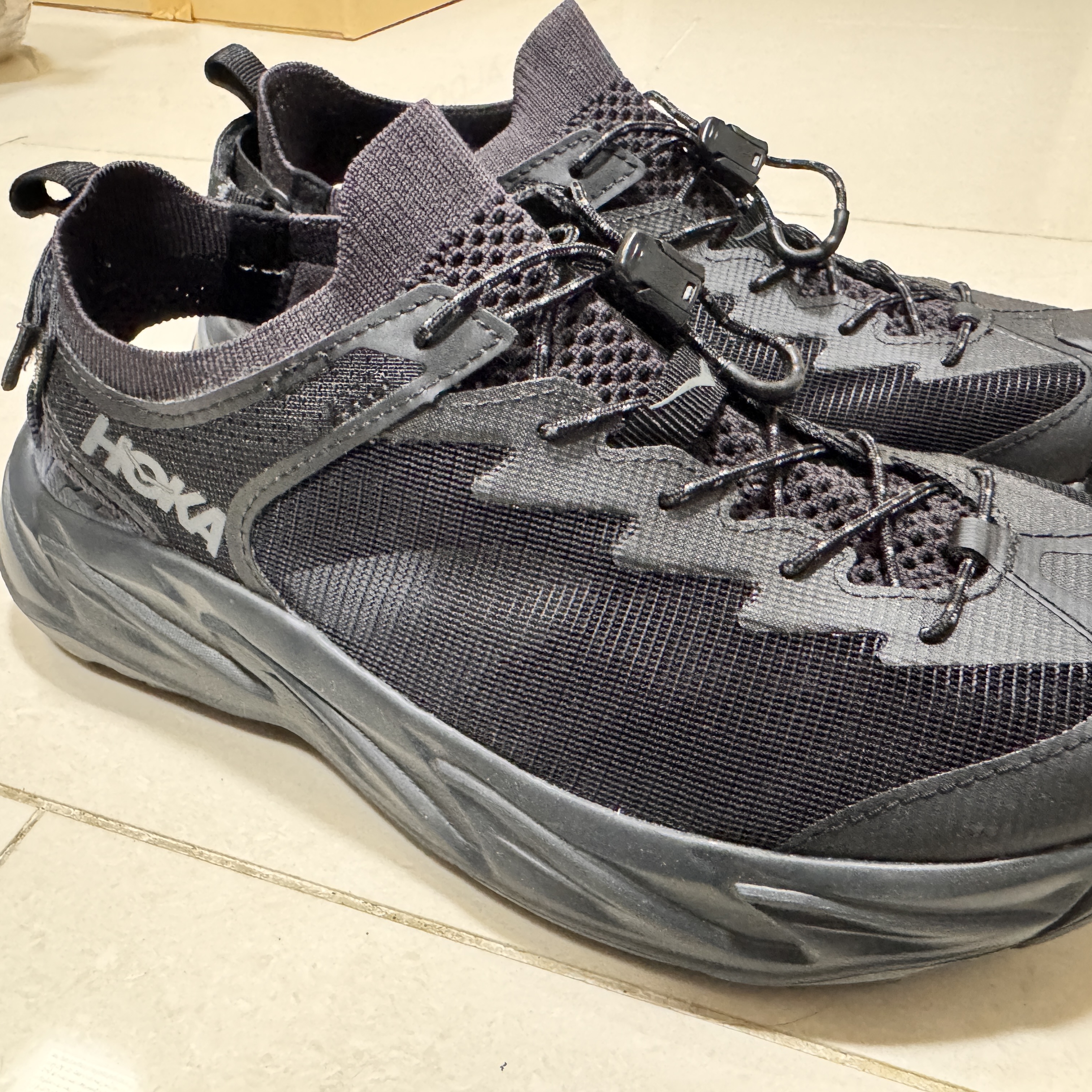 Hoka Hopara 2 Black - 25SS 착용 스타일 - 1