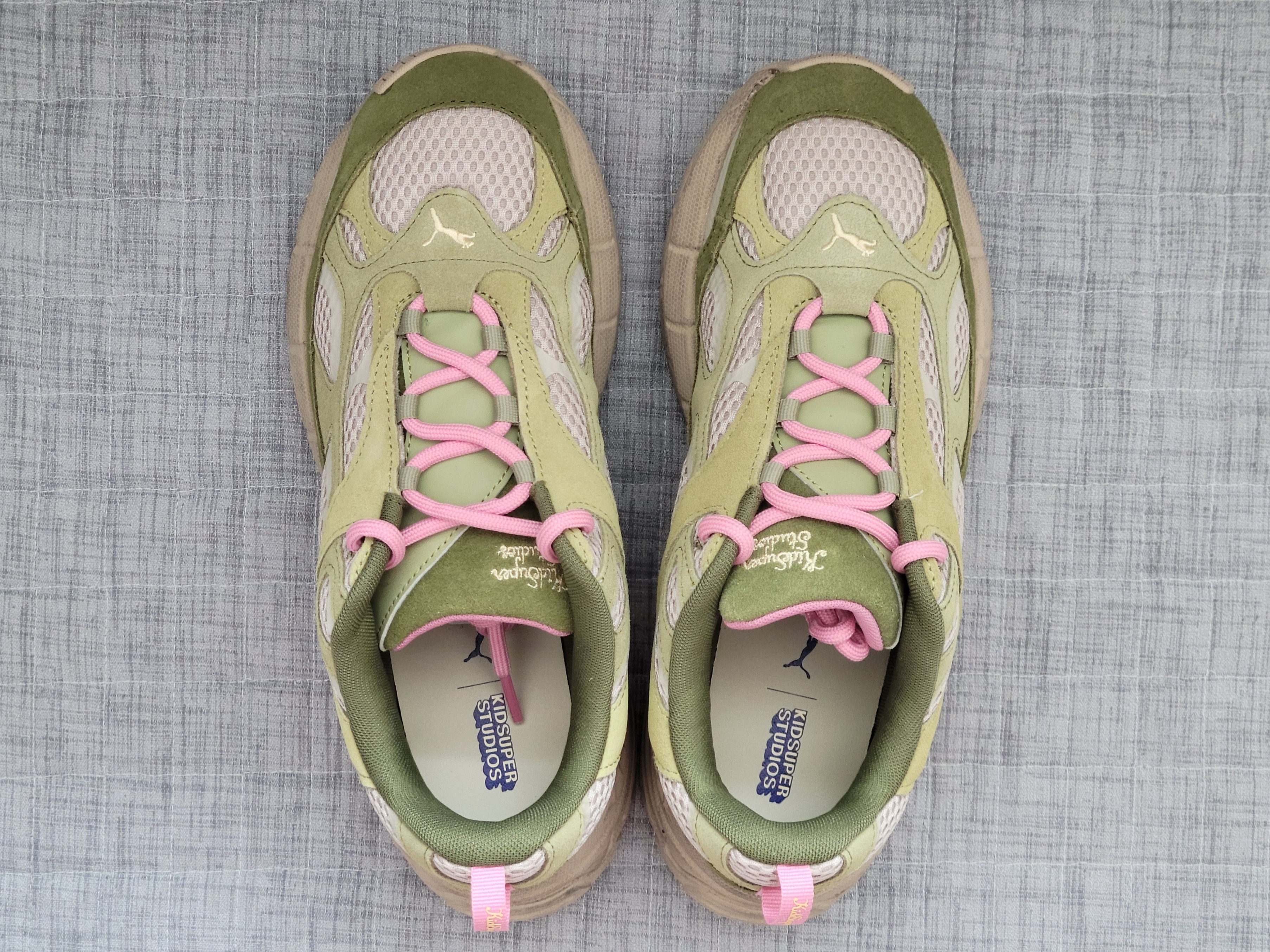 Puma x KidSuper Velophasis NU Olive Green Putty 착용 스타일 - 4