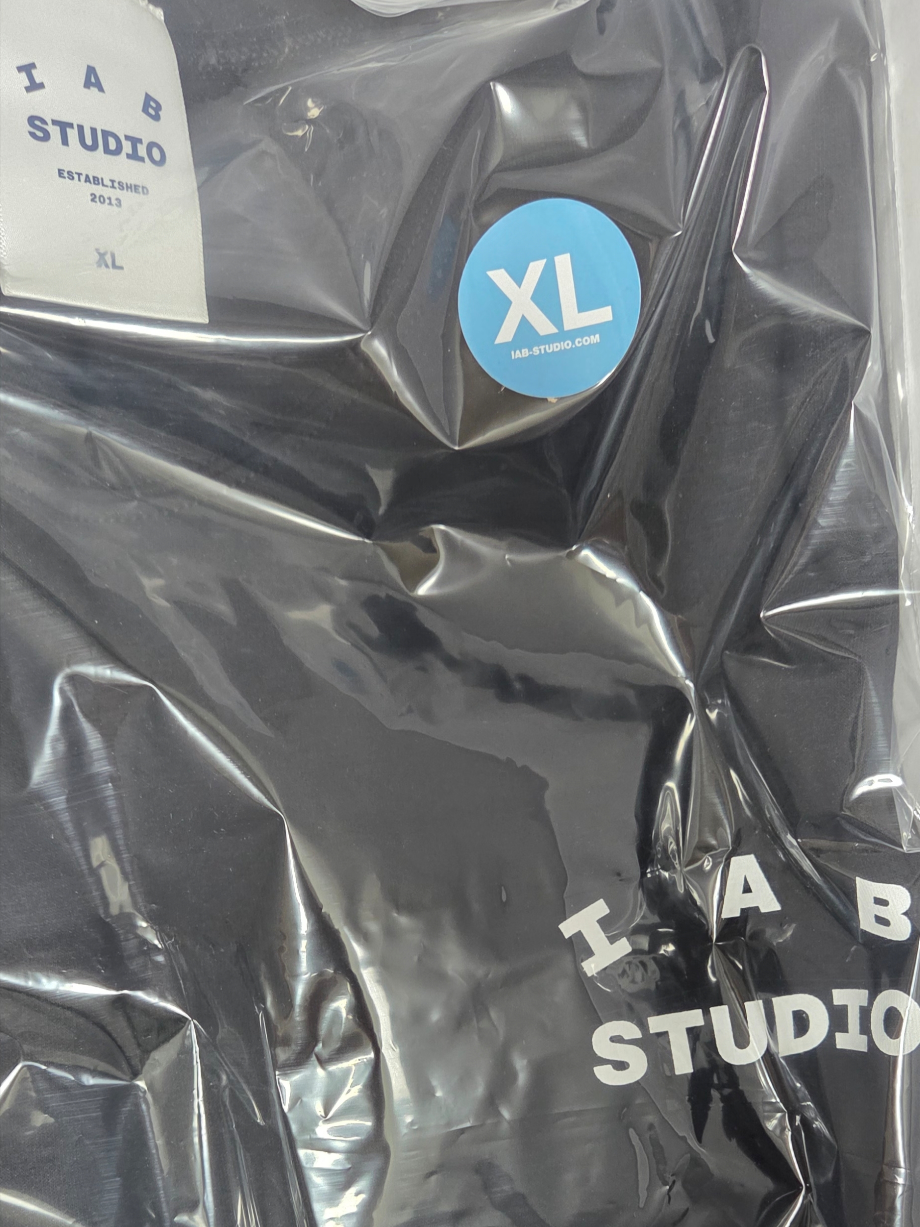 IAB Studio Basic T-Shirt Black White 착용 스타일