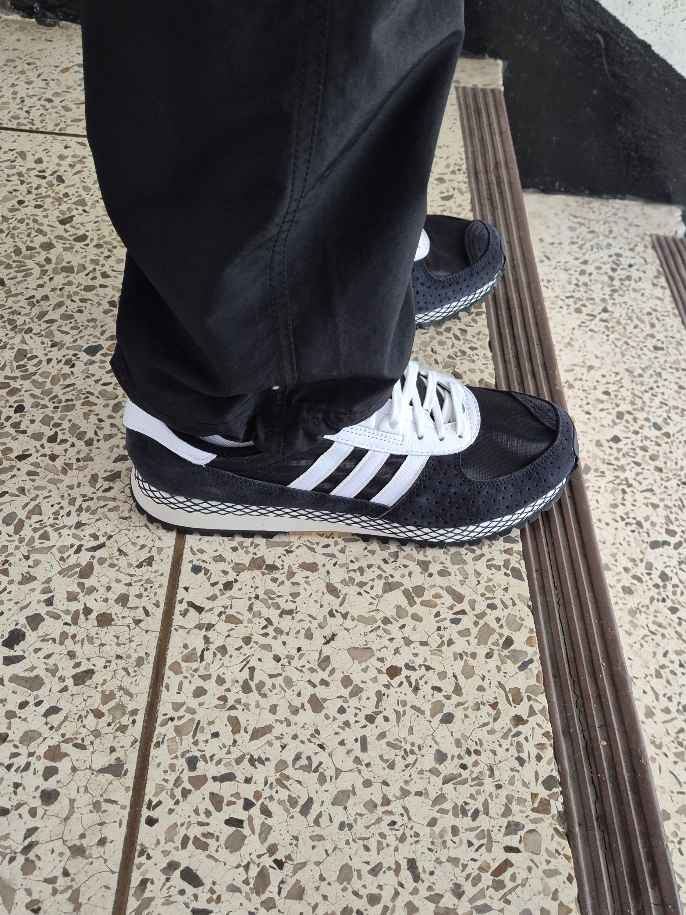 Adidas City Marathon PT Core Black 착용 스타일 - 2