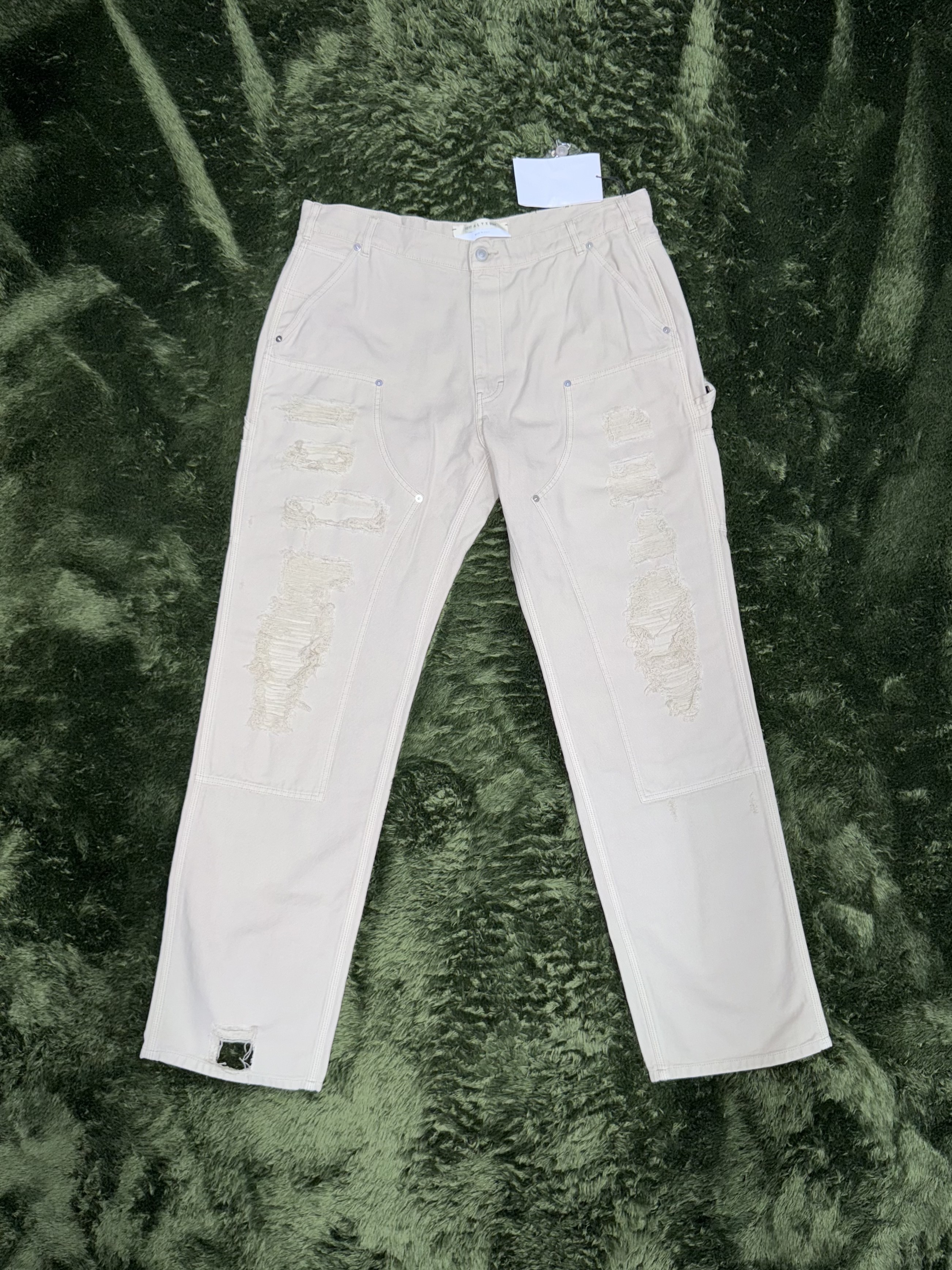 1017 Alyx 9SM Destroyed Carpenter Pants Off White 착용 스타일 - 1
