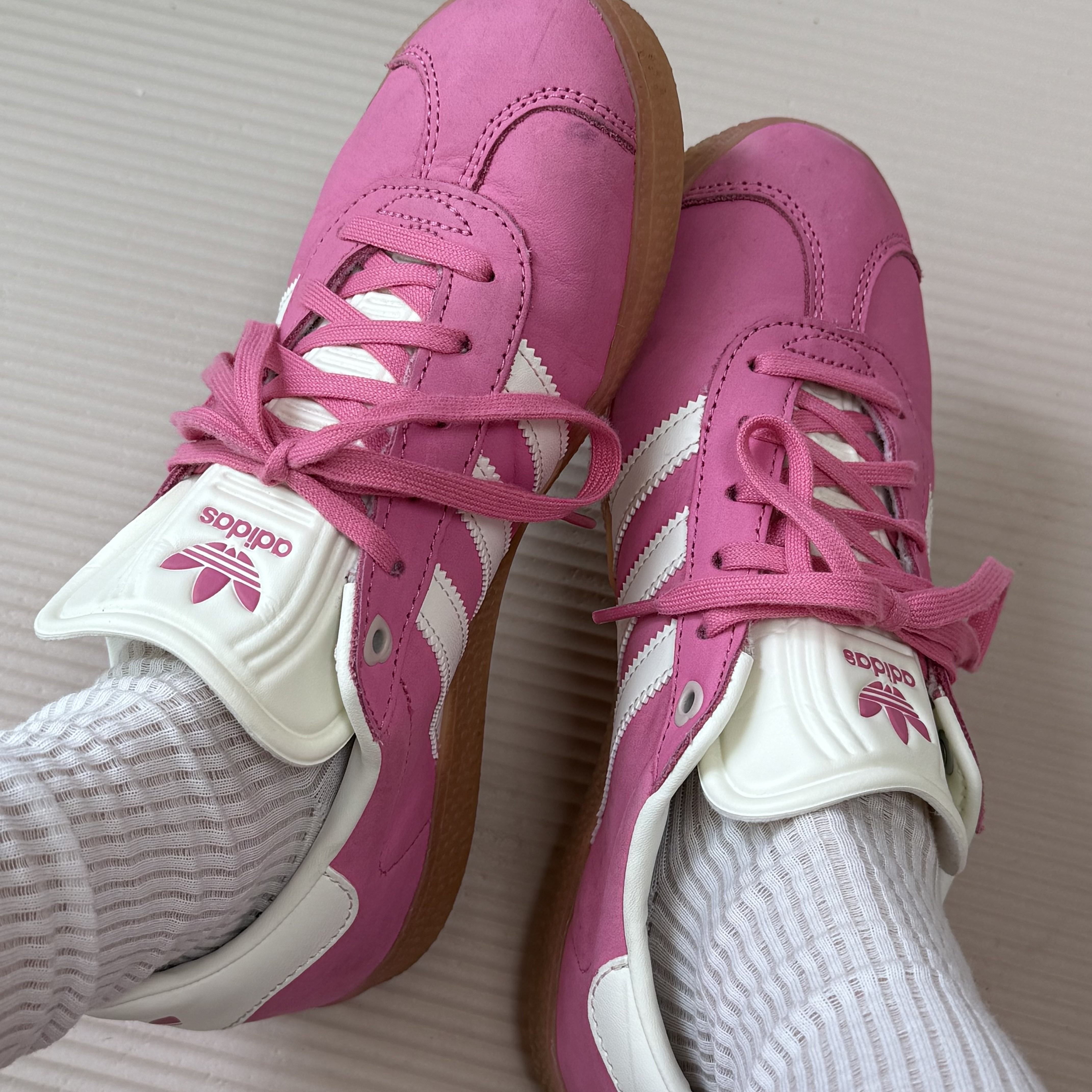 (J) Adidas Gazelle Pink Fusion Ivory 착용 스타일 - 1