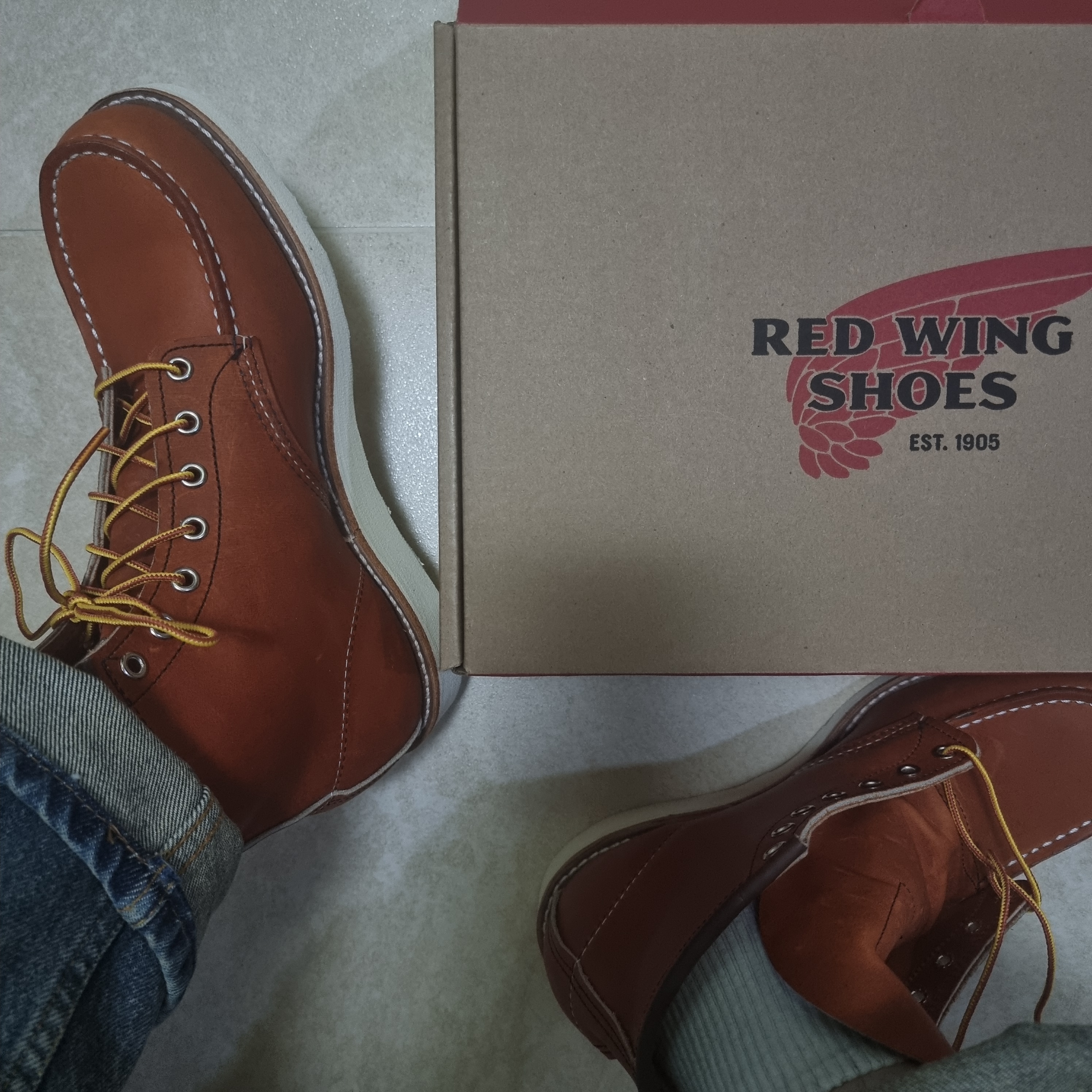 Red Wing 6 Inch Classic Moc Toe 875 Oro Legacy - E 착용 스타일 - 2