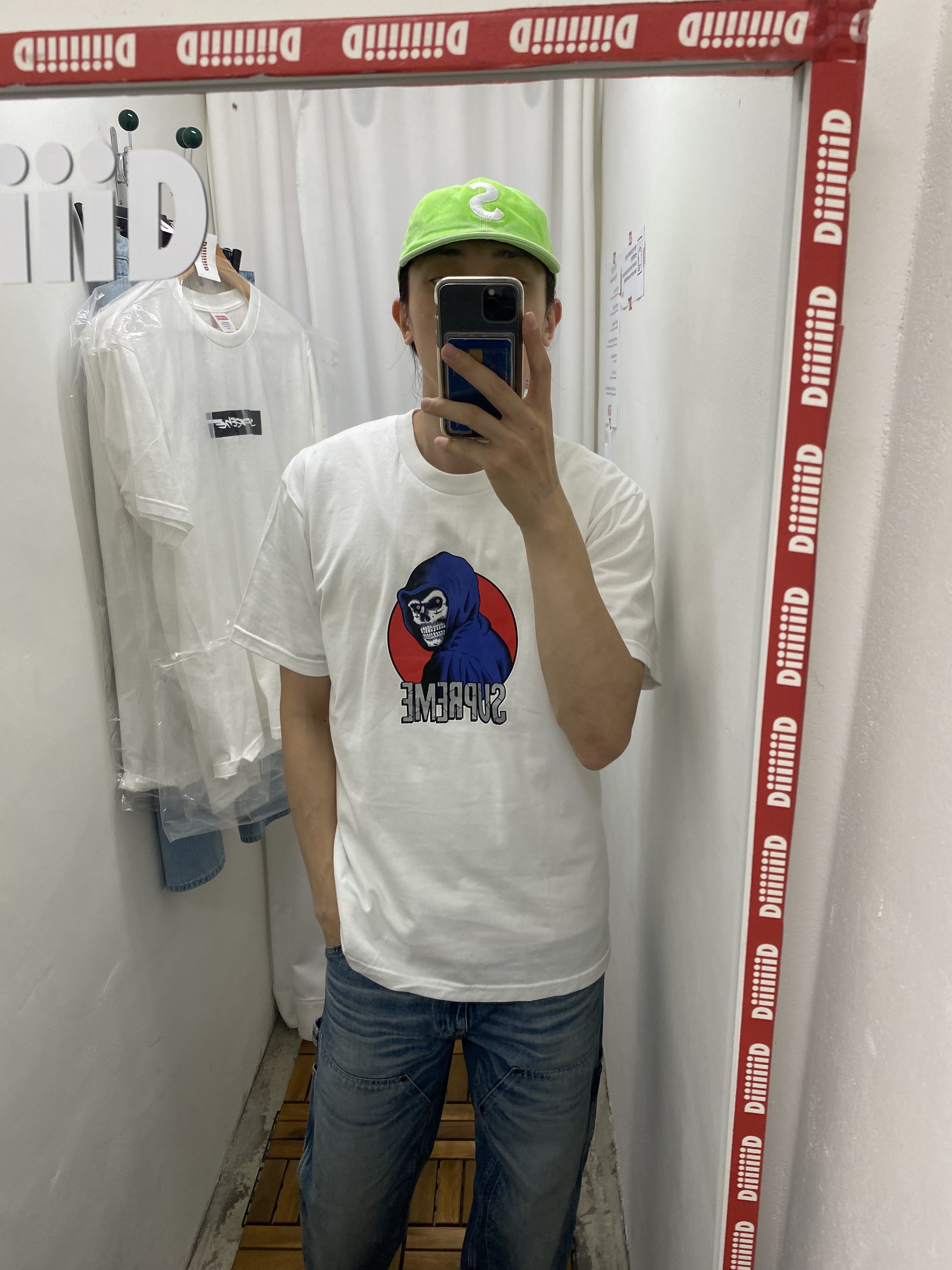 Supreme Worn Double Knee Painter Pants Denim - 25SS, Supreme Business T-Shirt White - 23SS 착용 스타일 - 7