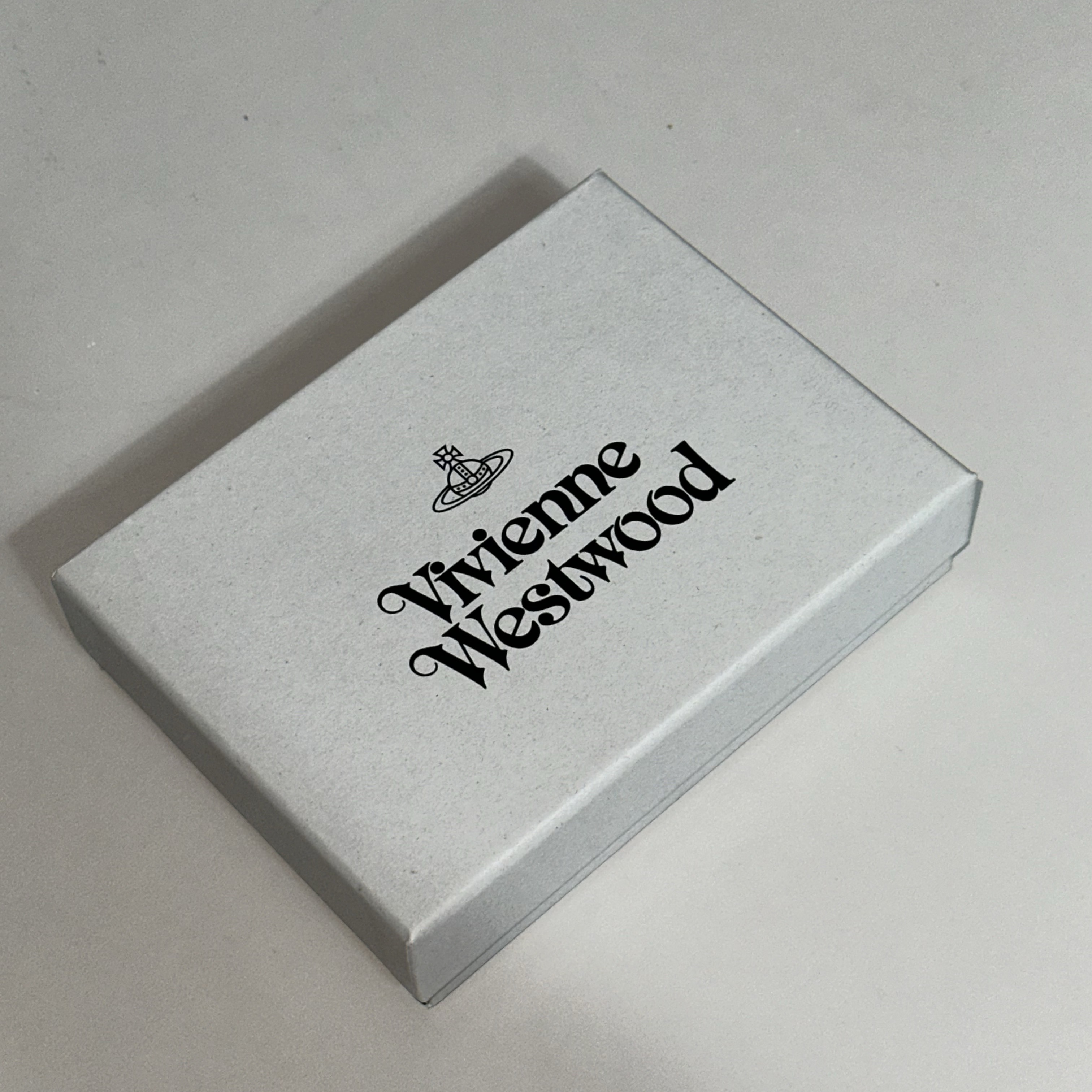 Vivienne Westwood Derby Bill Fold Wallet with Coin Pocket Black 착용 스타일 - 2