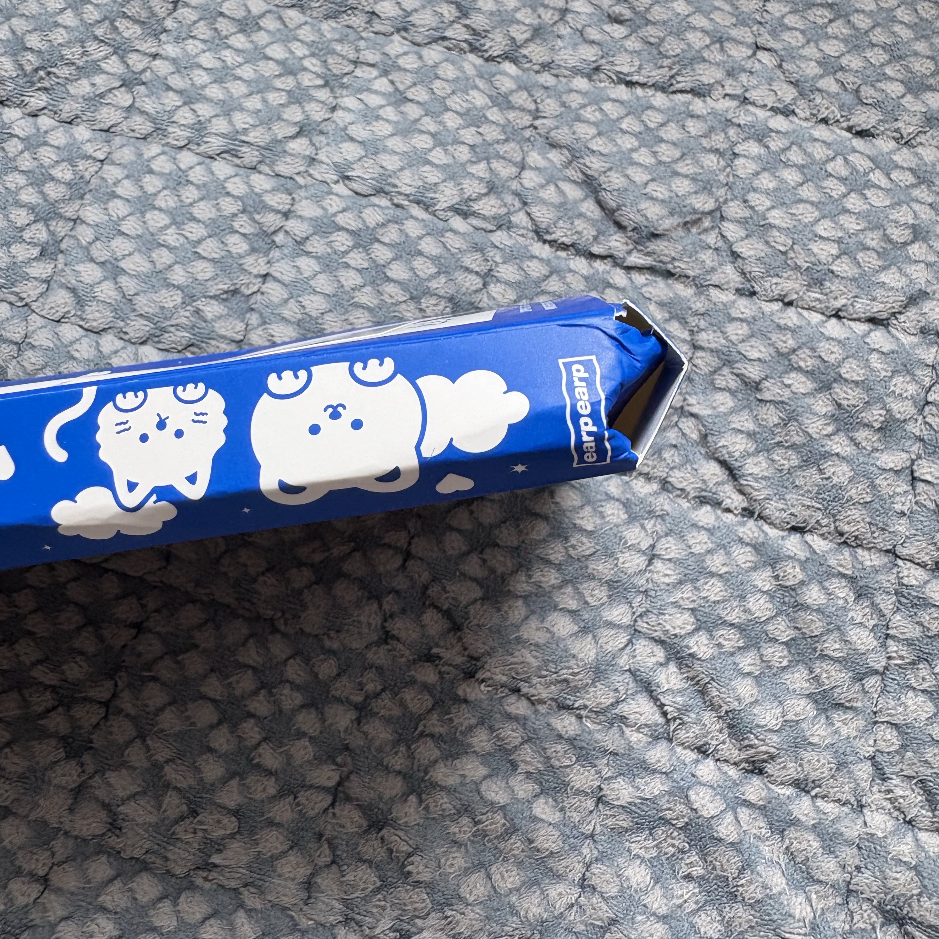 [EARPEARP X KIMS FRUITS] Mental Cherry Hard Case 착용 스타일 - 2