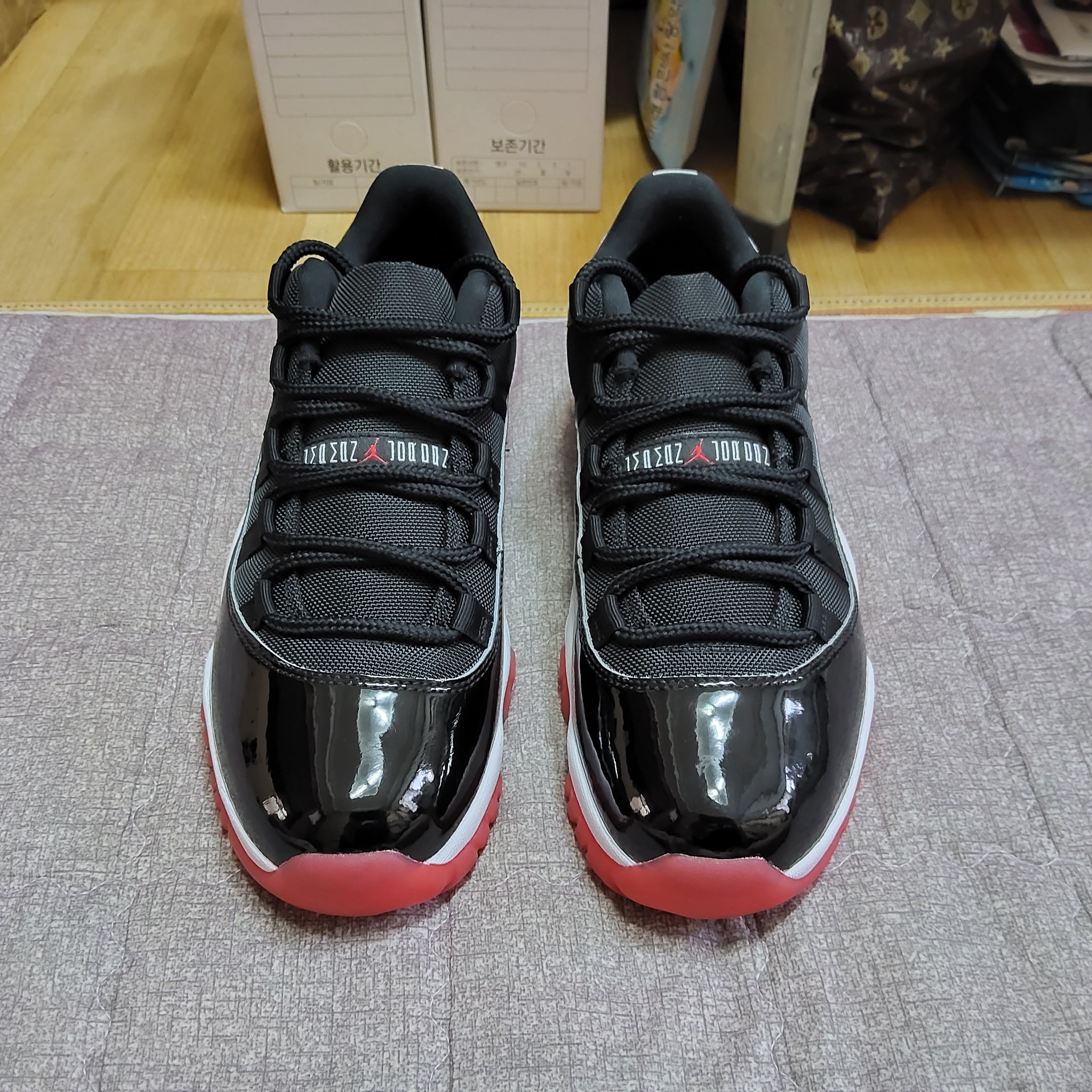 Jordan 11 Retro Low Bred 2025 착용 스타일 - 3