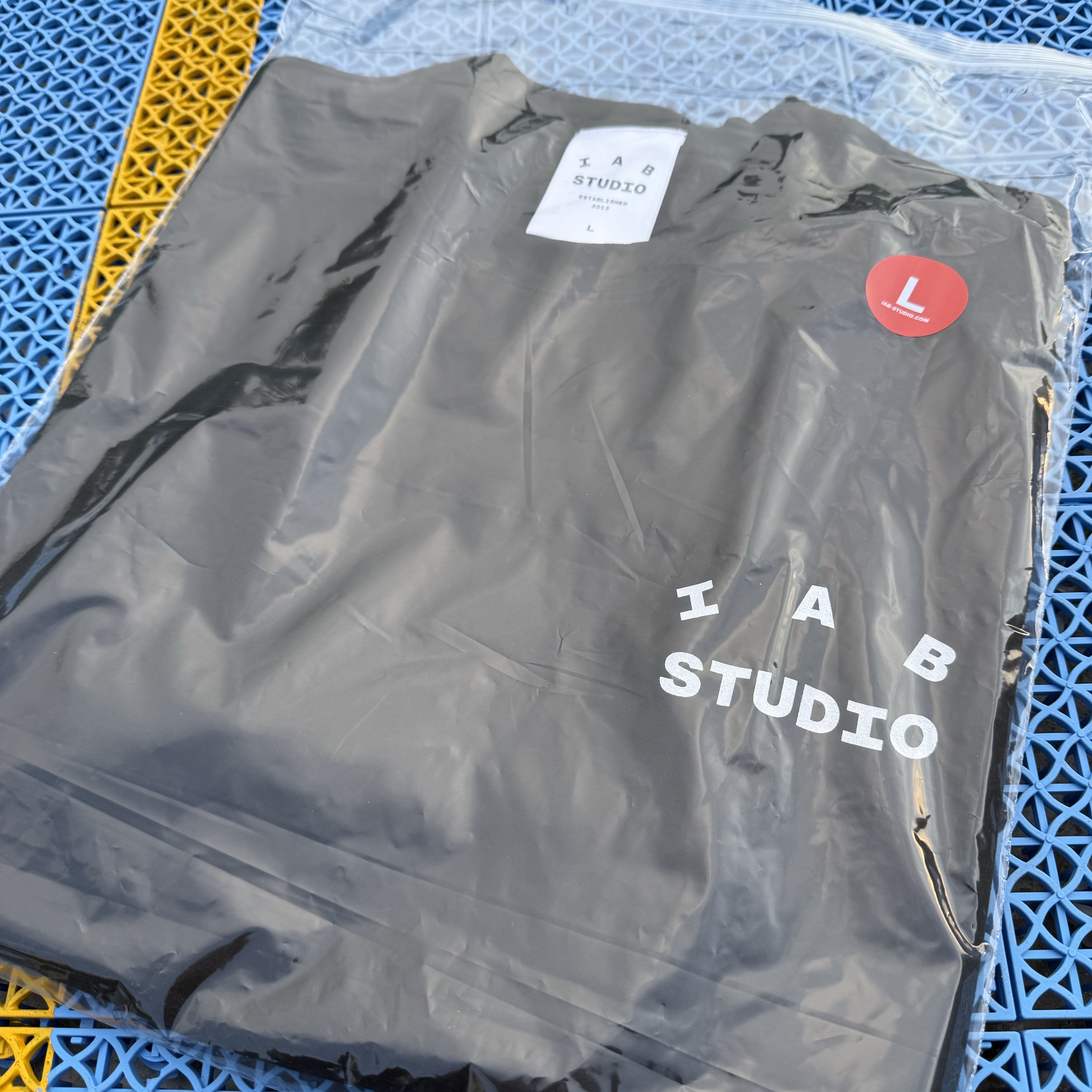 IAB Studio Basic T-Shirt Black White 착용 스타일