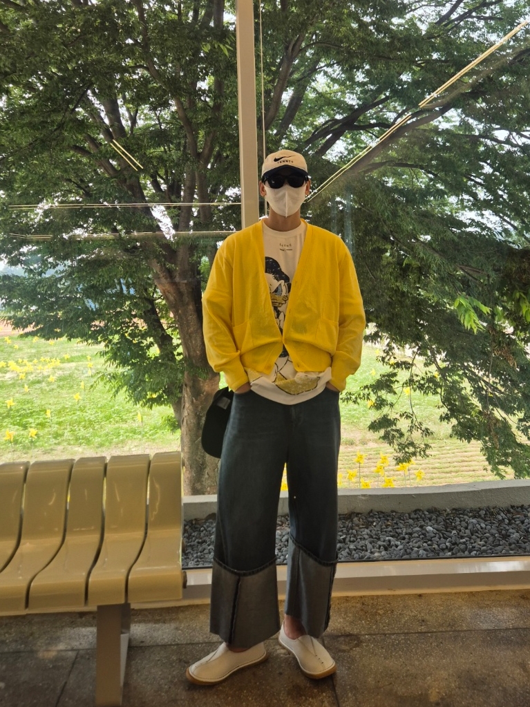 Ader Error x Disney Donald Duck T-Shirt 01 Off White 착용 스타일