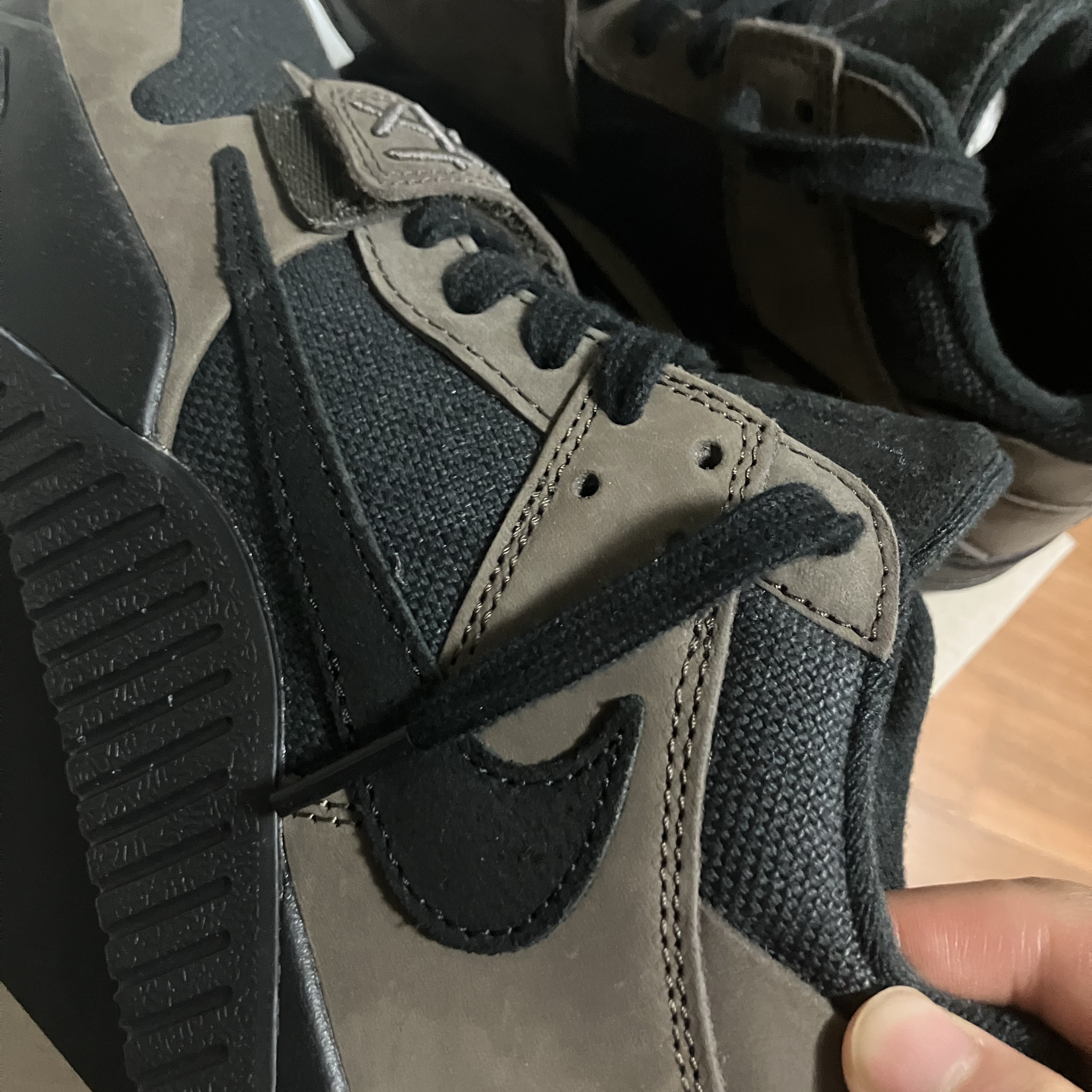 Jordan x Travis Scott Jumpman Jack TR Black and Dark Mocha 착용 스타일