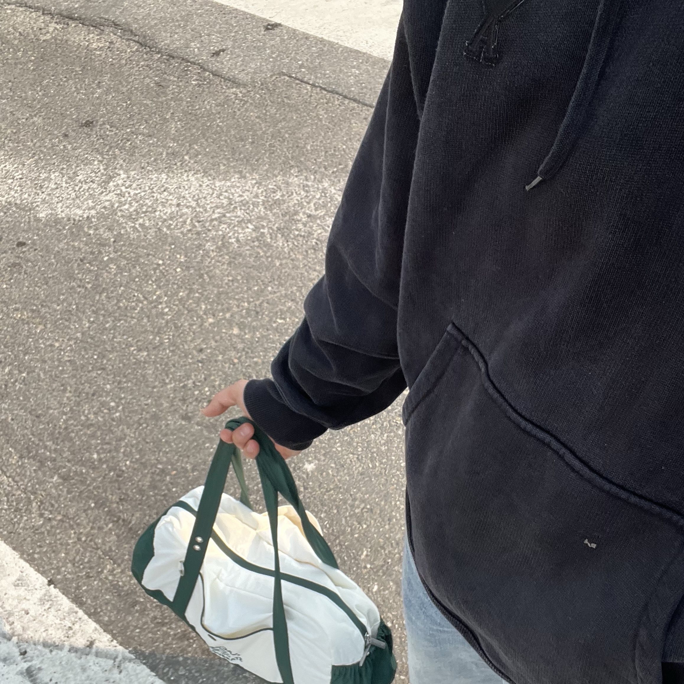 Starbucks x Lacoste Multiple Bag Green 착용 스타일