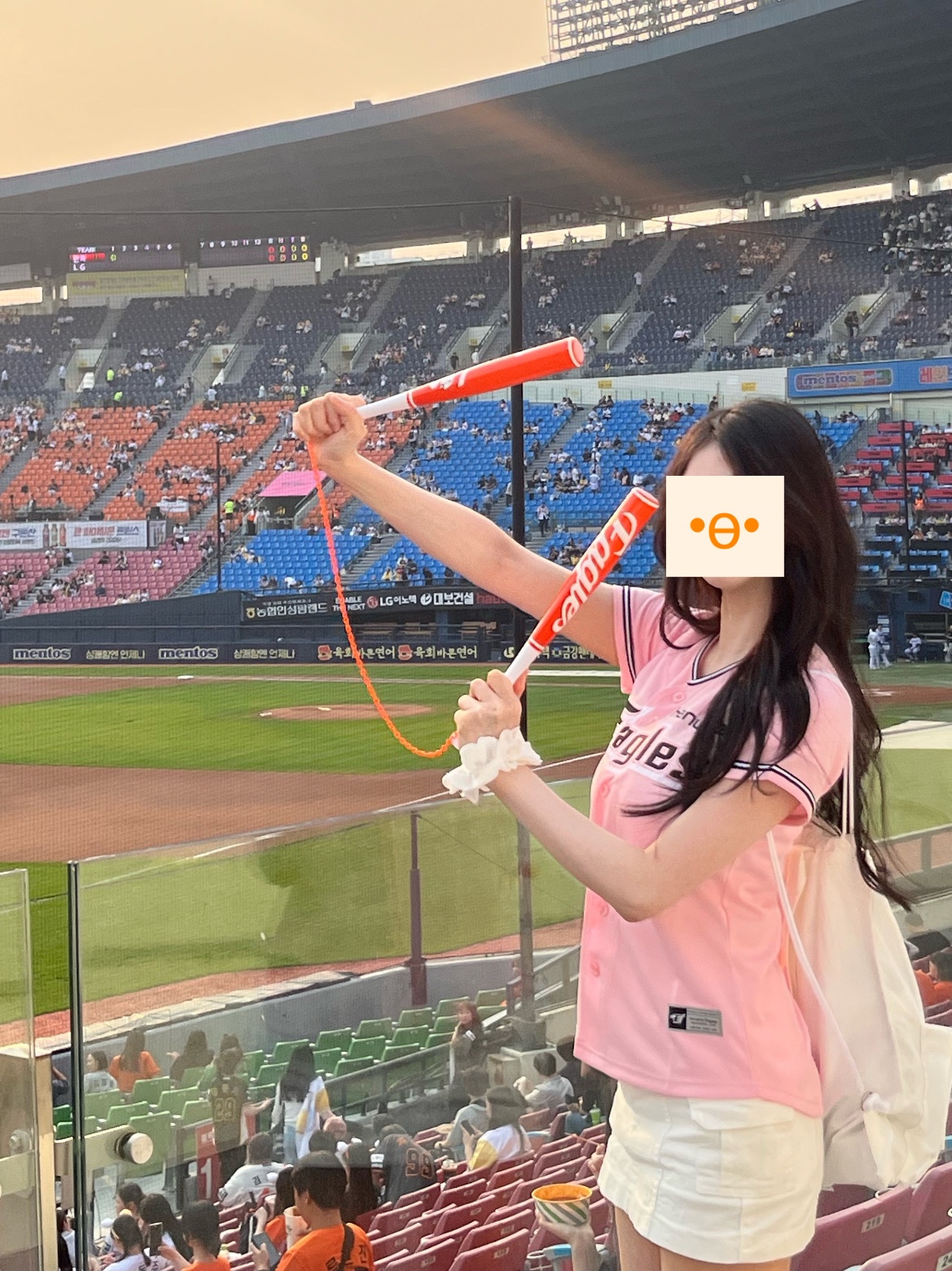 (W) Hanwha Eagles 2024 Uniform Slim Fit Pink (Non Marking Ver.), NewJeans x Coller Rabbit String Bag Snow White 착용 스타일