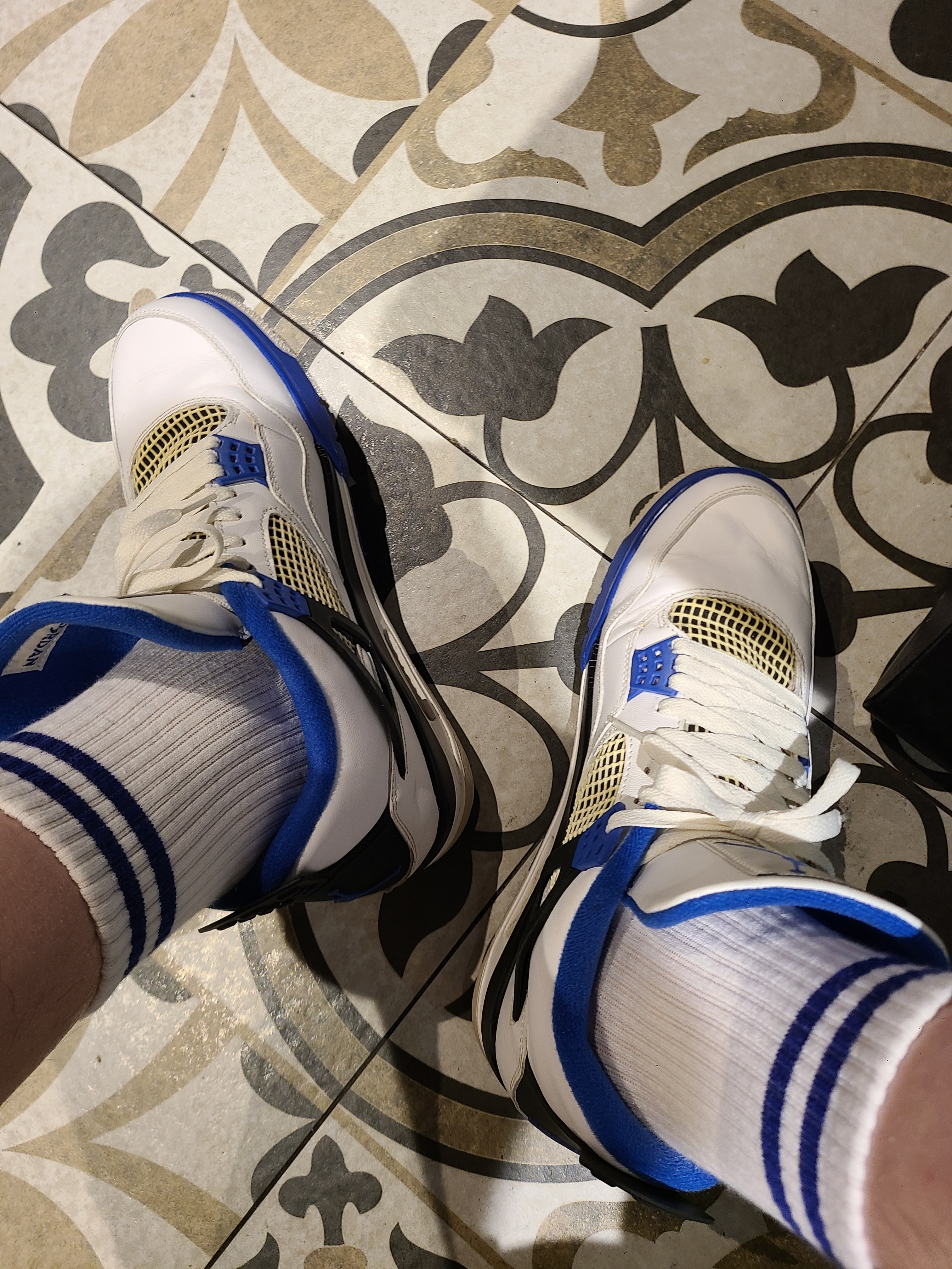 Jordan 4 Retro Motorsports 2017 착용 스타일