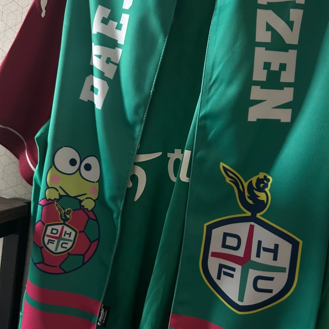 K League x Sanrio Characters 2025 Muffler Kerokerokeroppi Daejeon Hana Citizen Green 착용 스타일