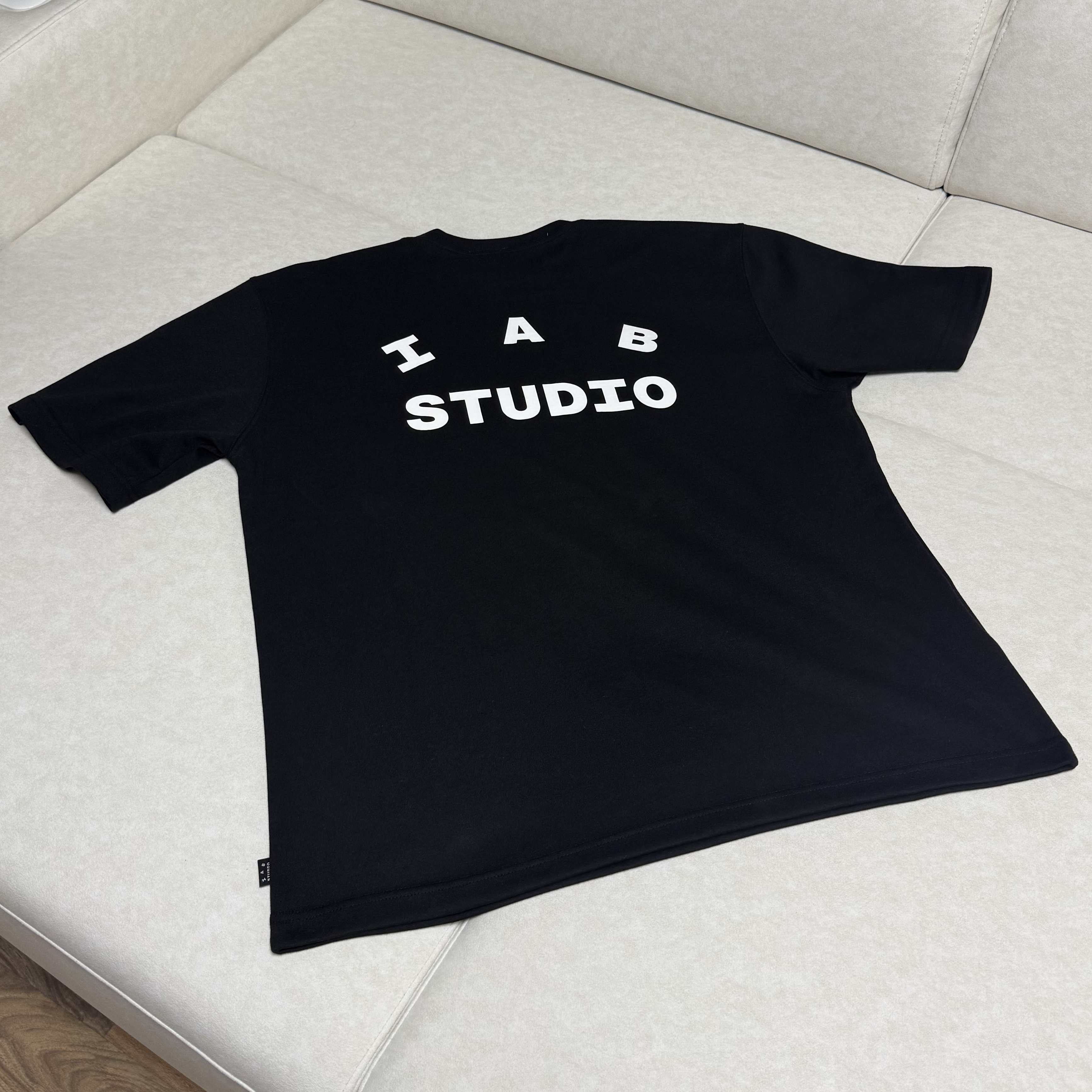 IAB Studio Basic T-Shirt Black White 착용 스타일
