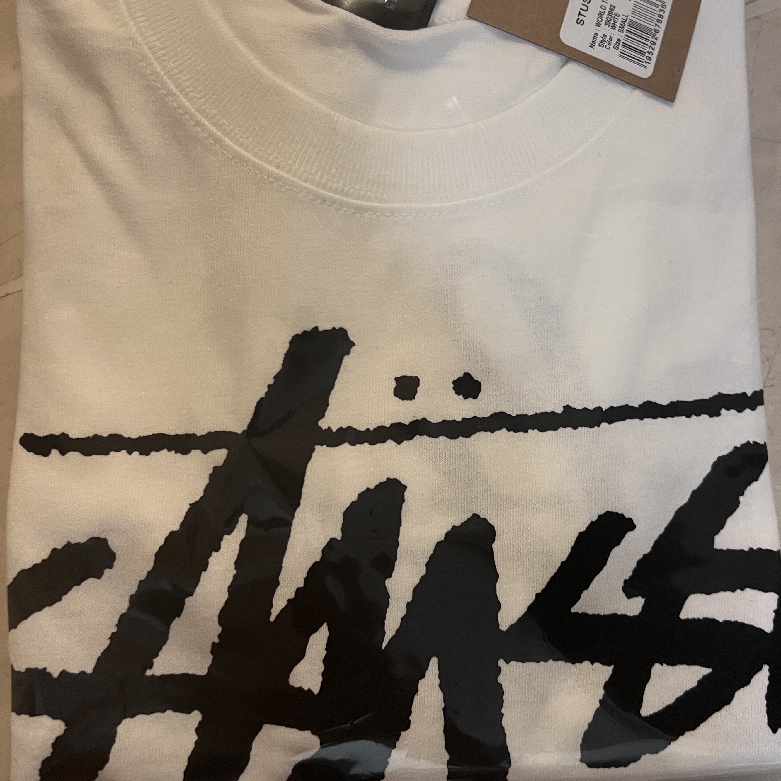 Stussy World Tour T-Shirt White 2024,2025 착용 스타일